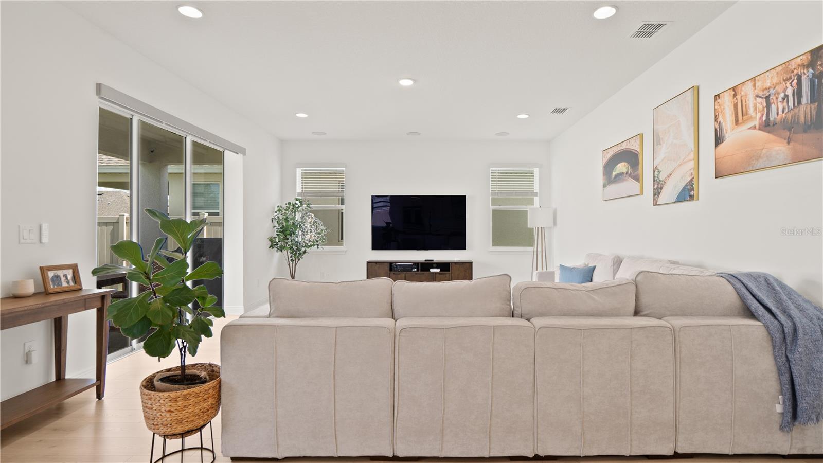 Image 24 of 75 For 15239 Lake Lamonia Street