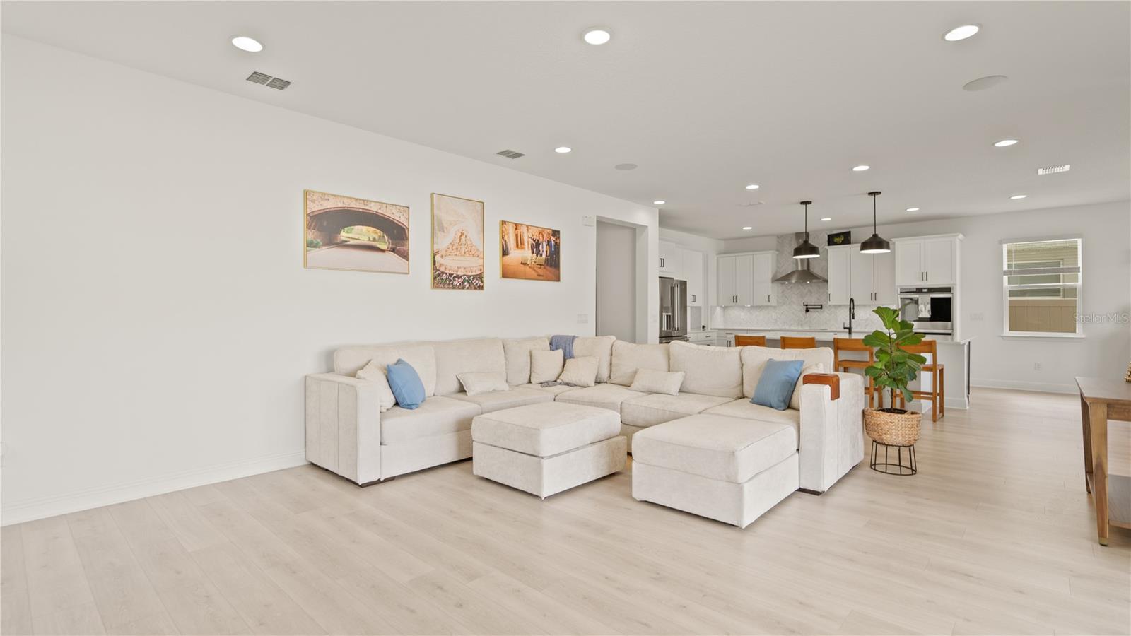 Image 35 of 75 For 15239 Lake Lamonia Street