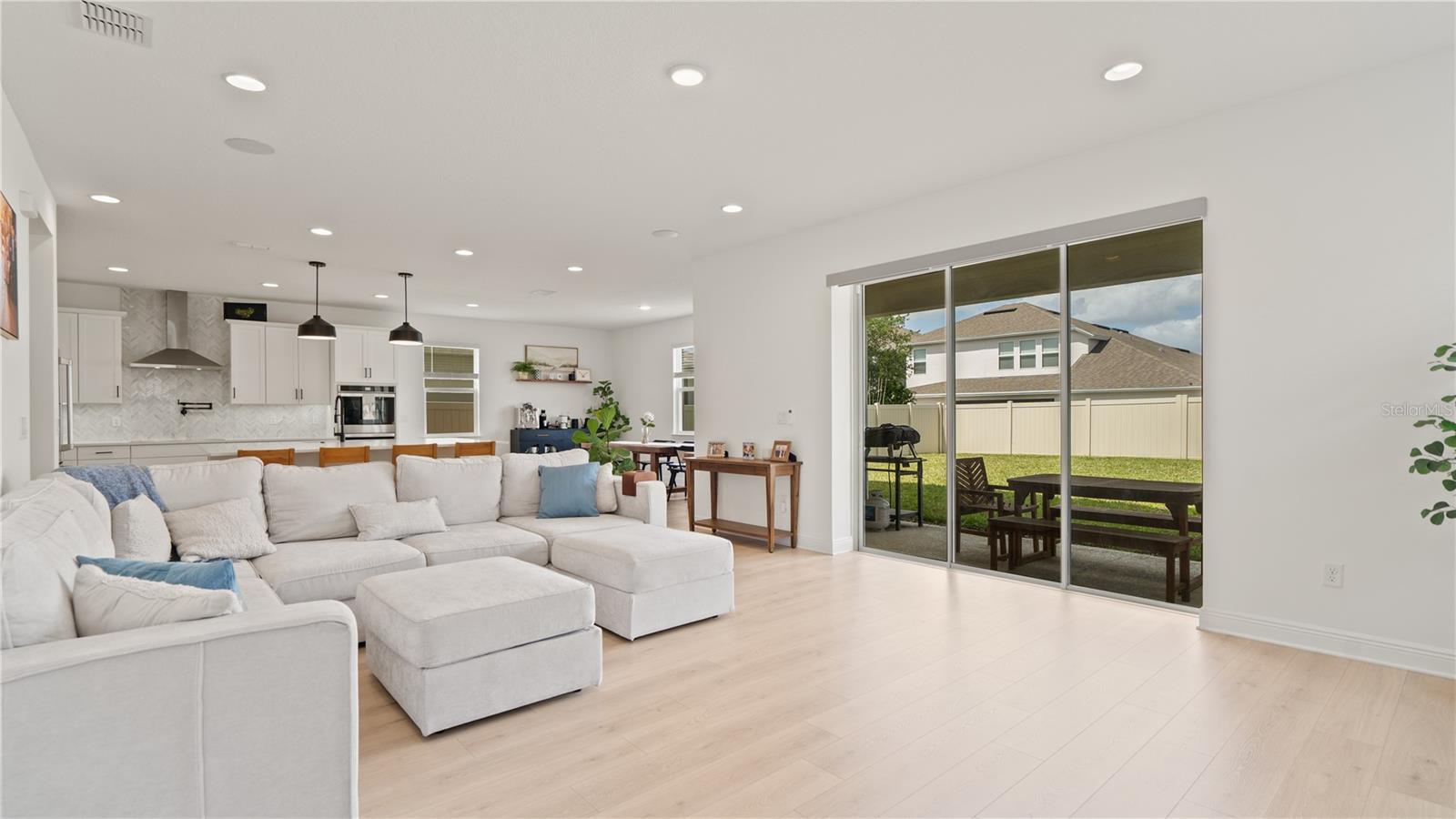 Image 40 of 75 For 15239 Lake Lamonia Street