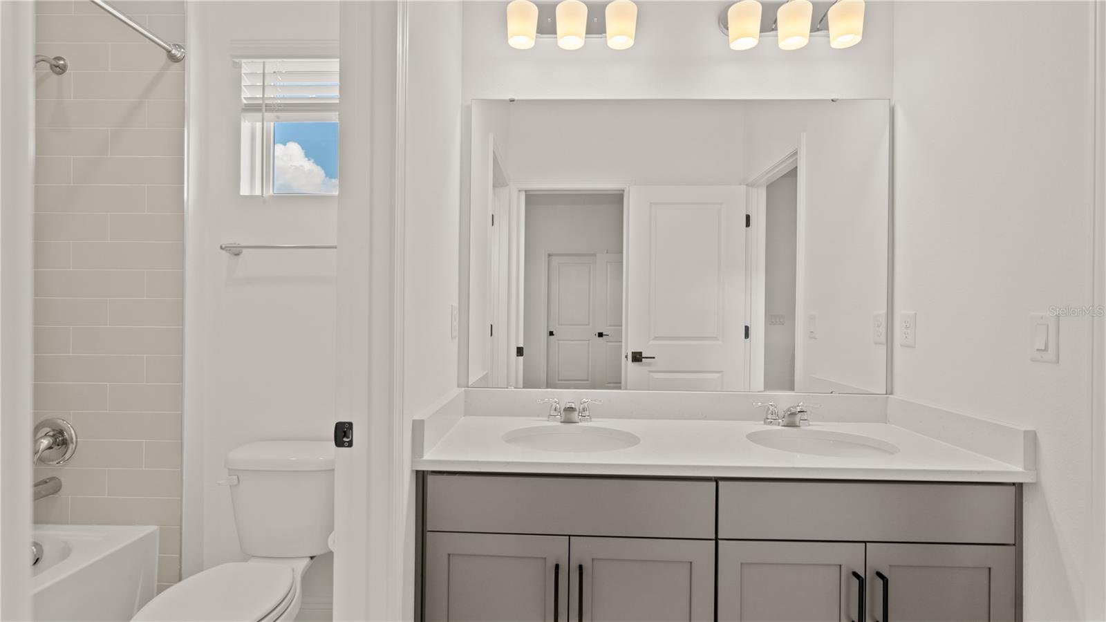 Image 49 of 75 For 15239 Lake Lamonia Street