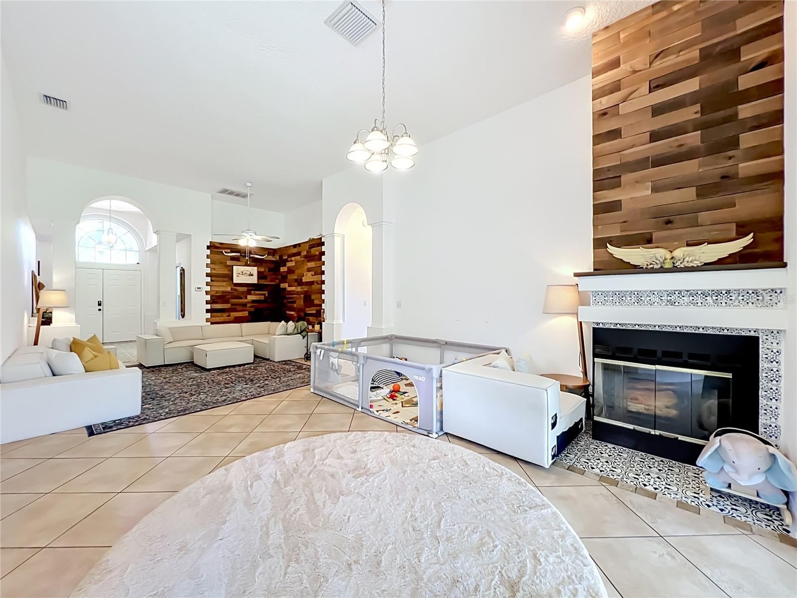 Image 19 of 66 For 2125 Emerald Green Circle