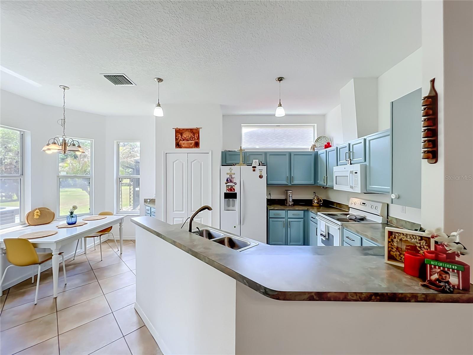 Image 20 of 66 For 2125 Emerald Green Circle