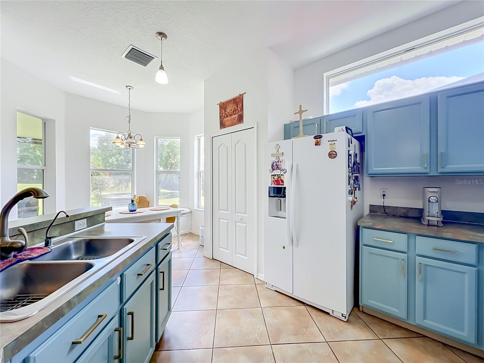 Image 25 of 66 For 2125 Emerald Green Circle