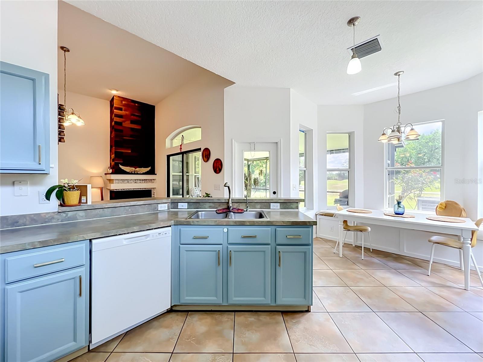 Image 26 of 66 For 2125 Emerald Green Circle