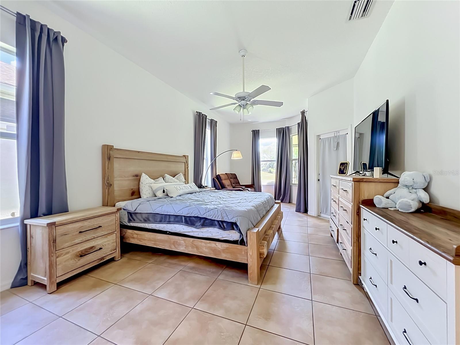 Image 34 of 66 For 2125 Emerald Green Circle