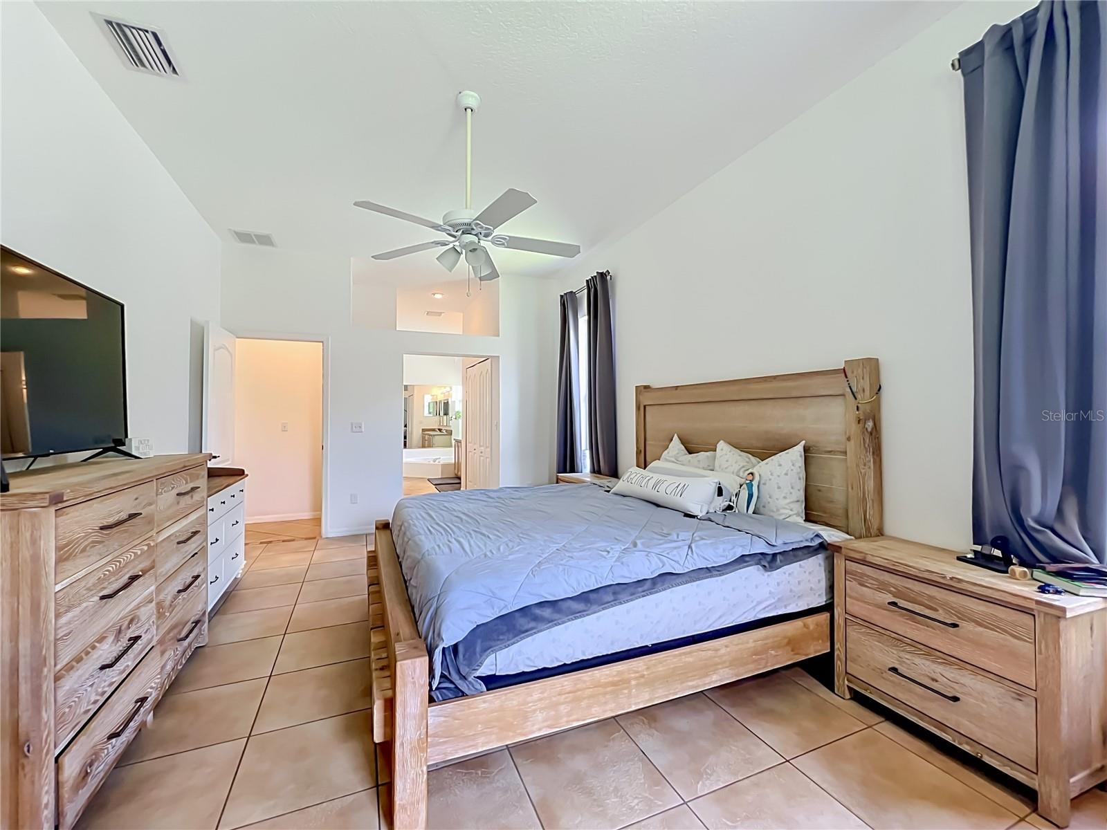 Image 37 of 66 For 2125 Emerald Green Circle