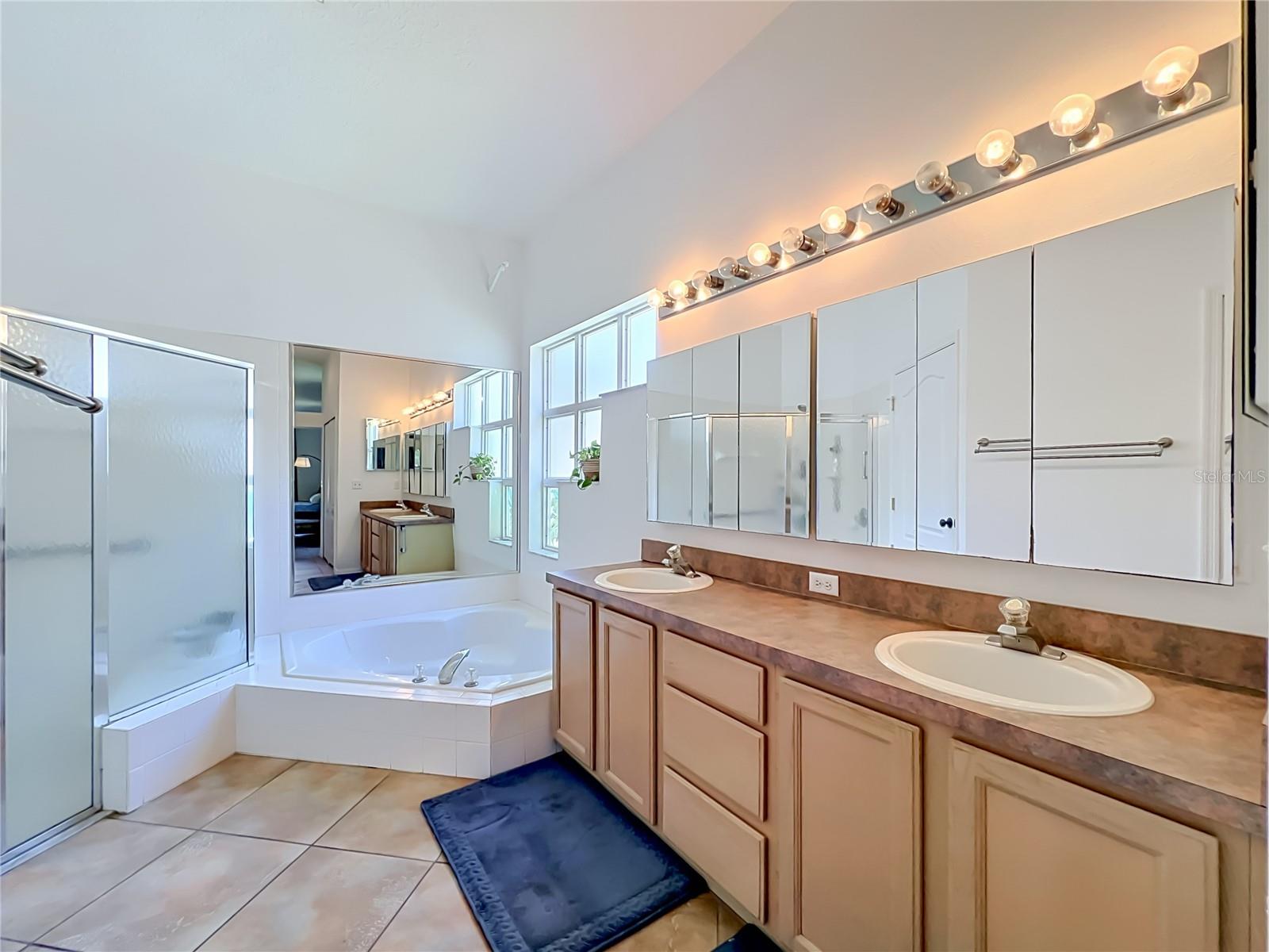 Image 39 of 66 For 2125 Emerald Green Circle