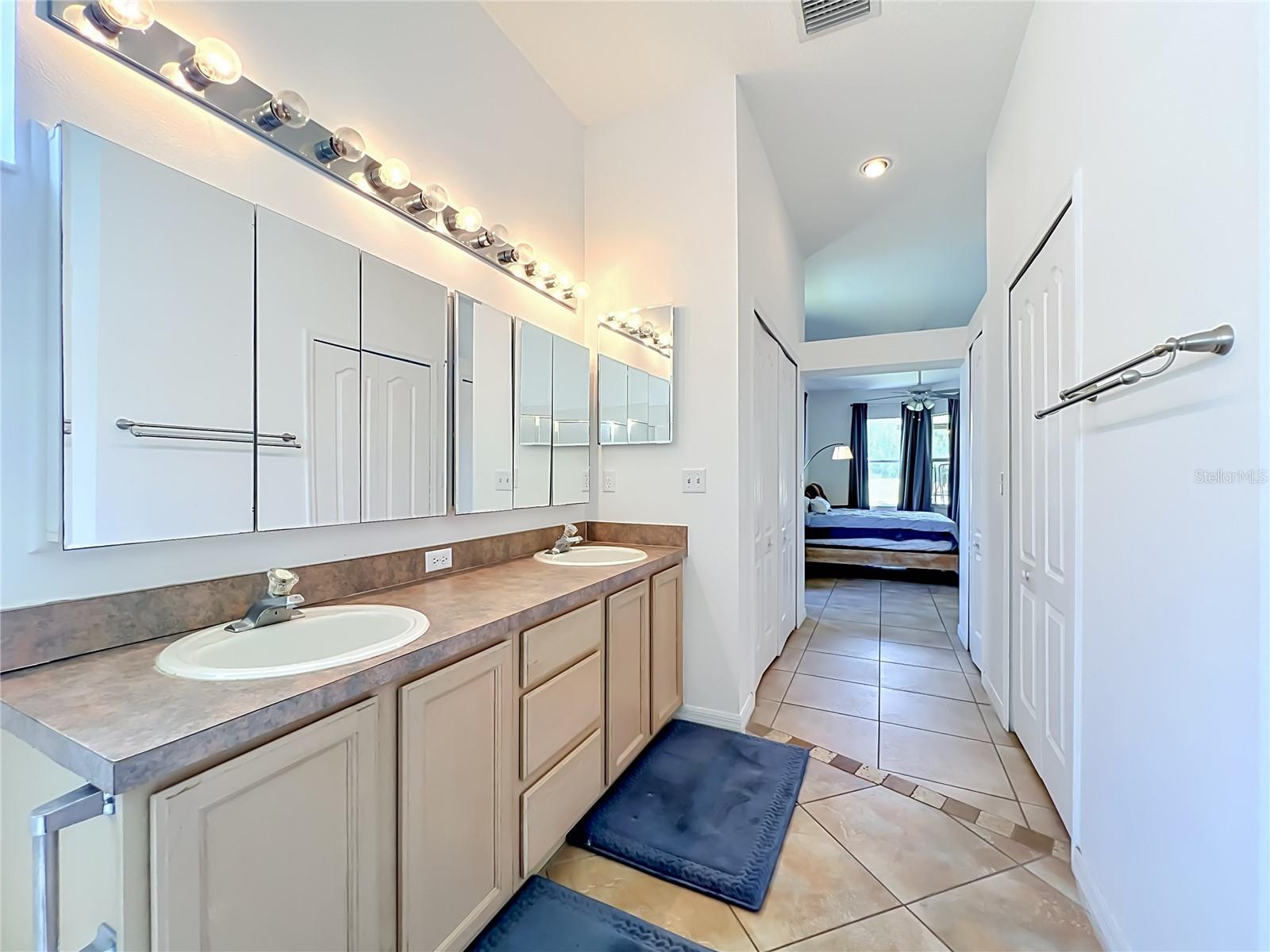 Image 41 of 66 For 2125 Emerald Green Circle