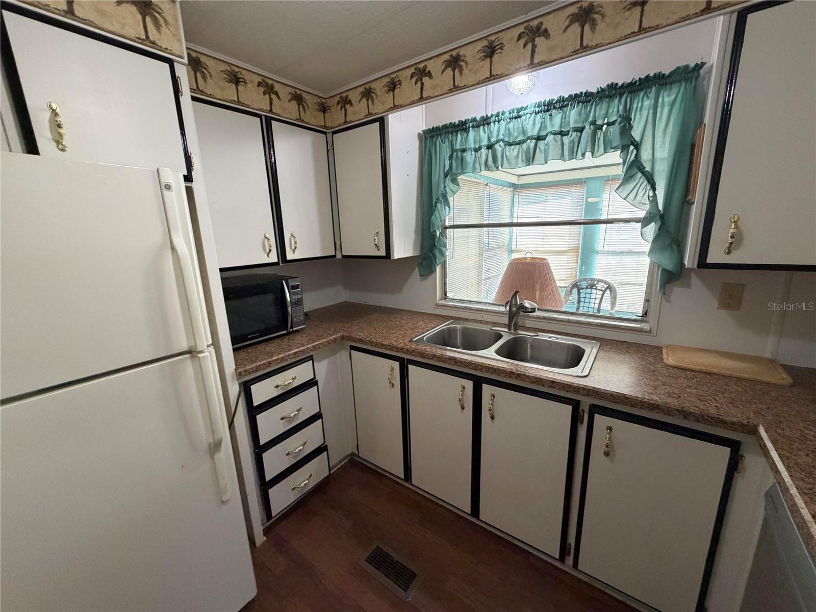 Image 6 of 23 For 930 Tarrson Boulevard