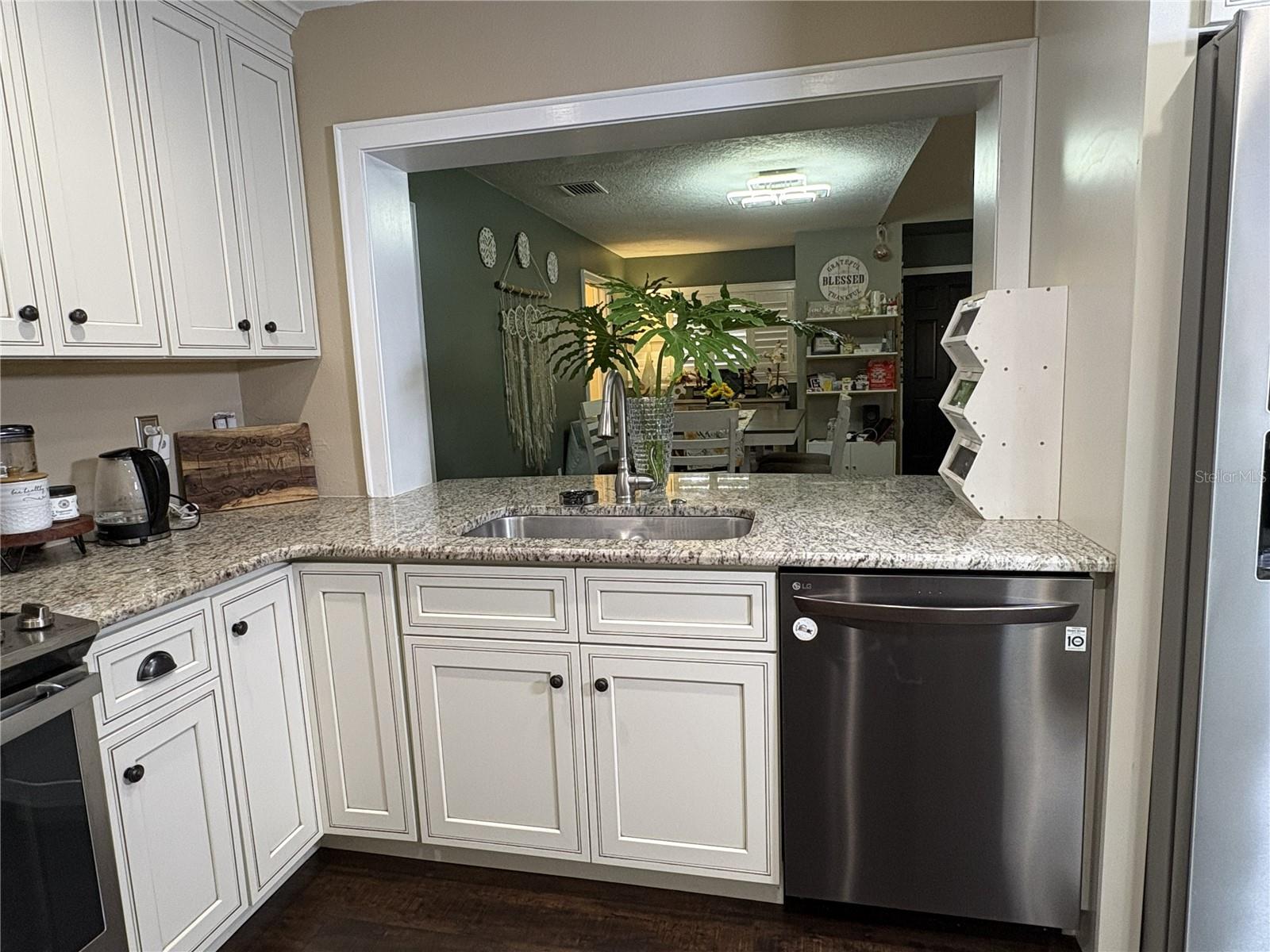 Image 3 of 25 For 1000 Winderley Place 226