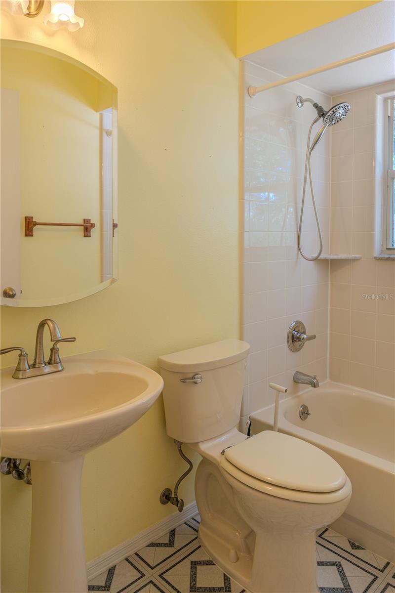 Image 24 of 32 For 1011 Shayler Avenue