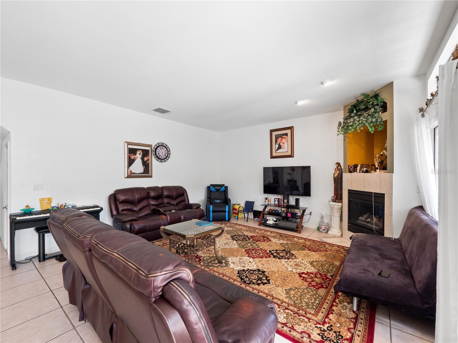 Image 12 of 48 For 2072 Stone Cross Circle