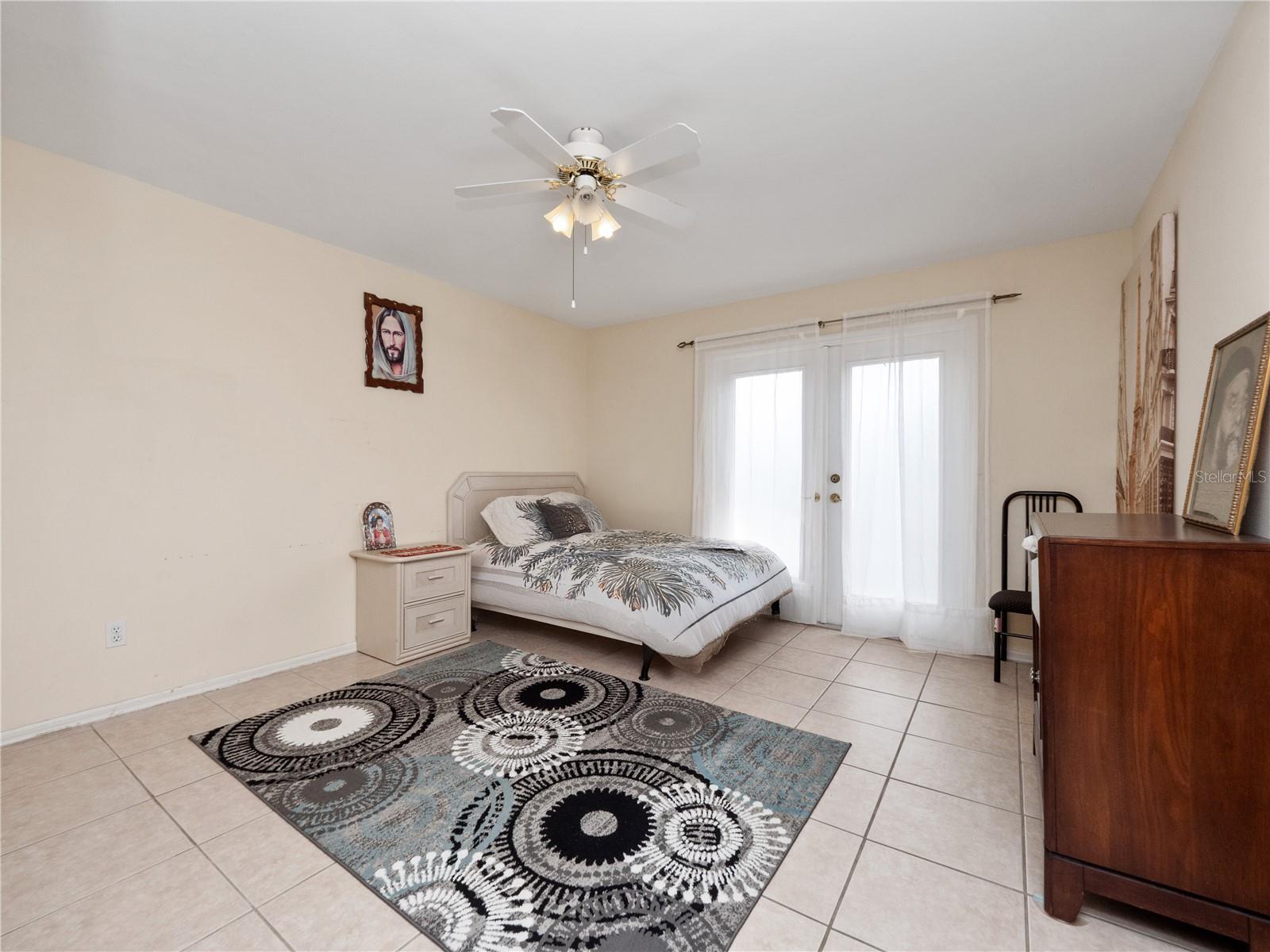 Image 24 of 48 For 2072 Stone Cross Circle