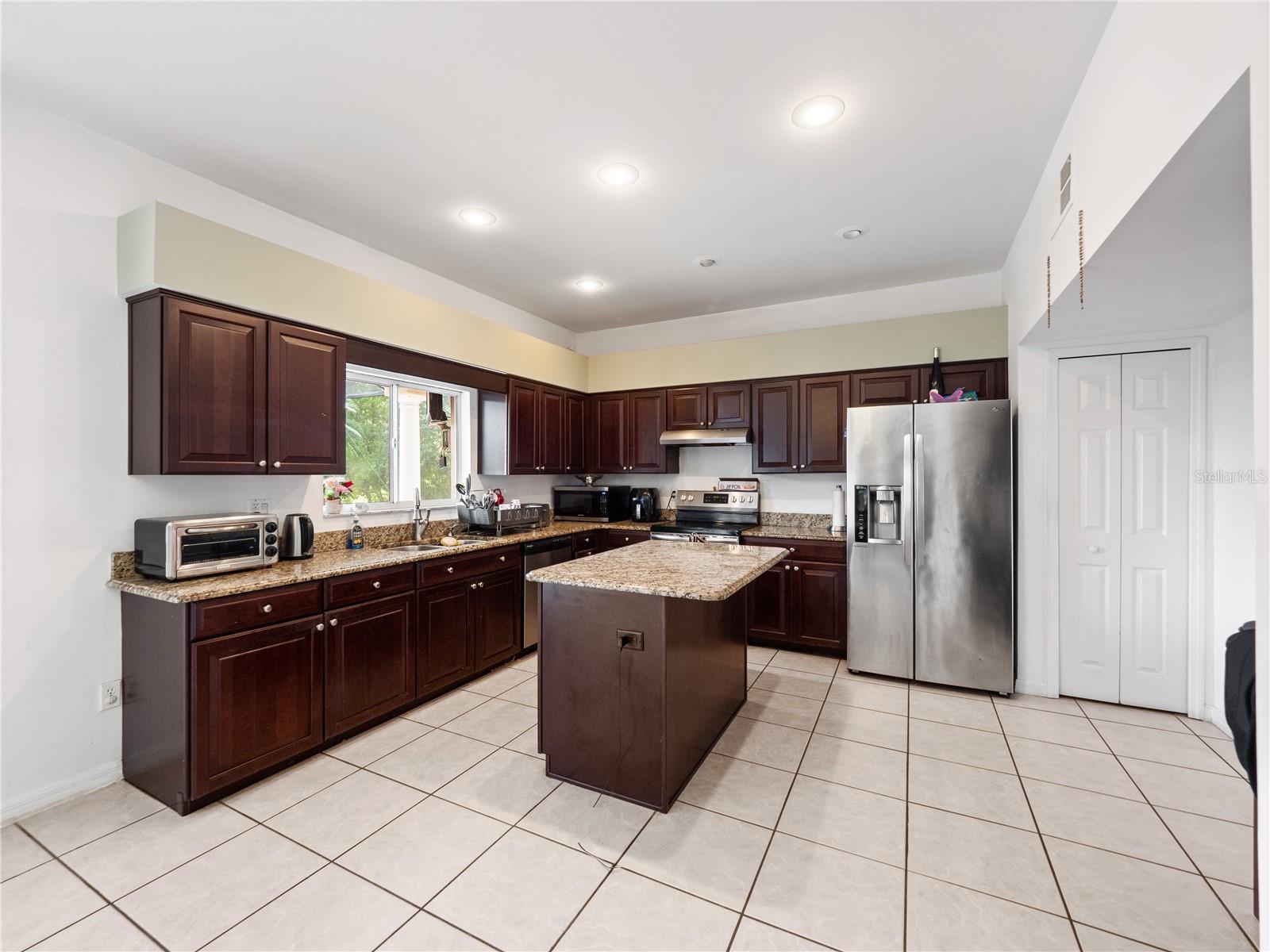 Image 8 of 48 For 2072 Stone Cross Circle