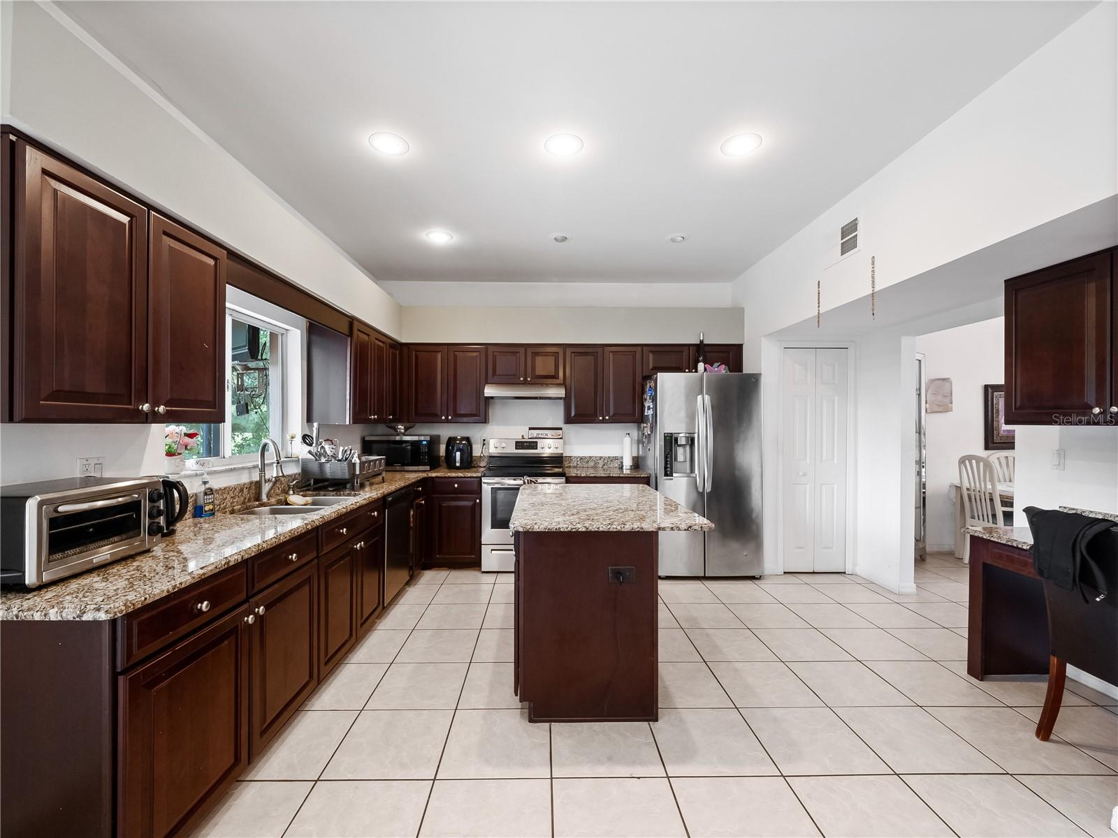 Image 9 of 48 For 2072 Stone Cross Circle