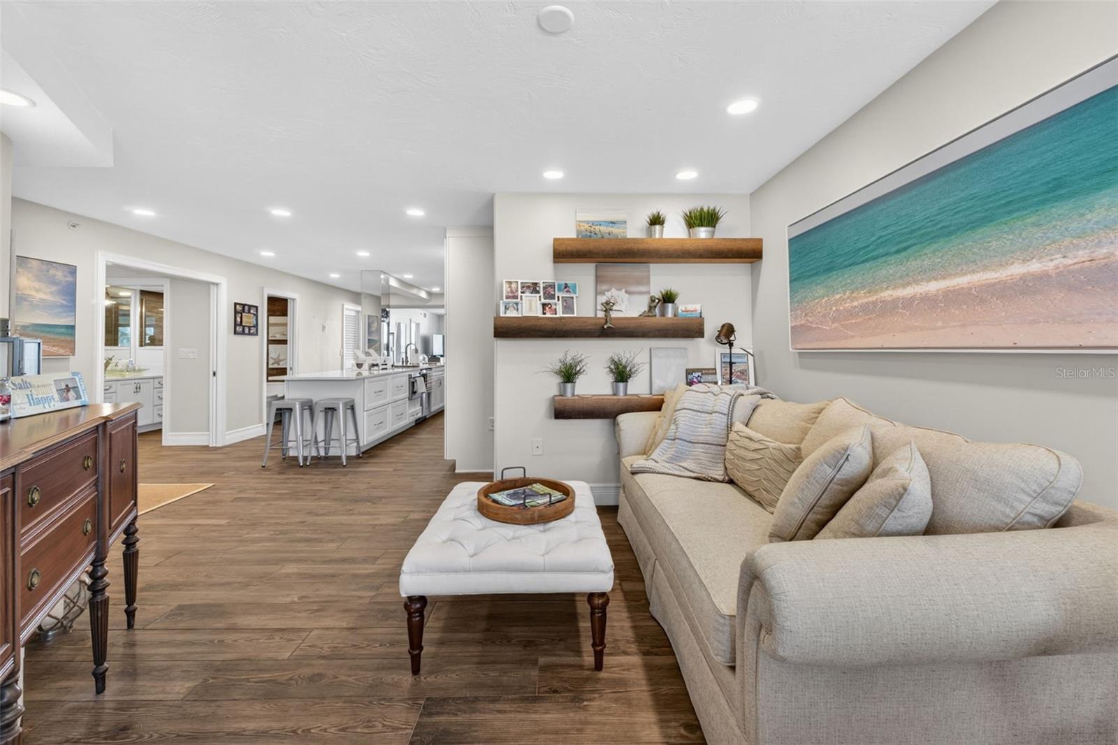 Image 10 of 39 For 4631 Atlantic Avenue 8202