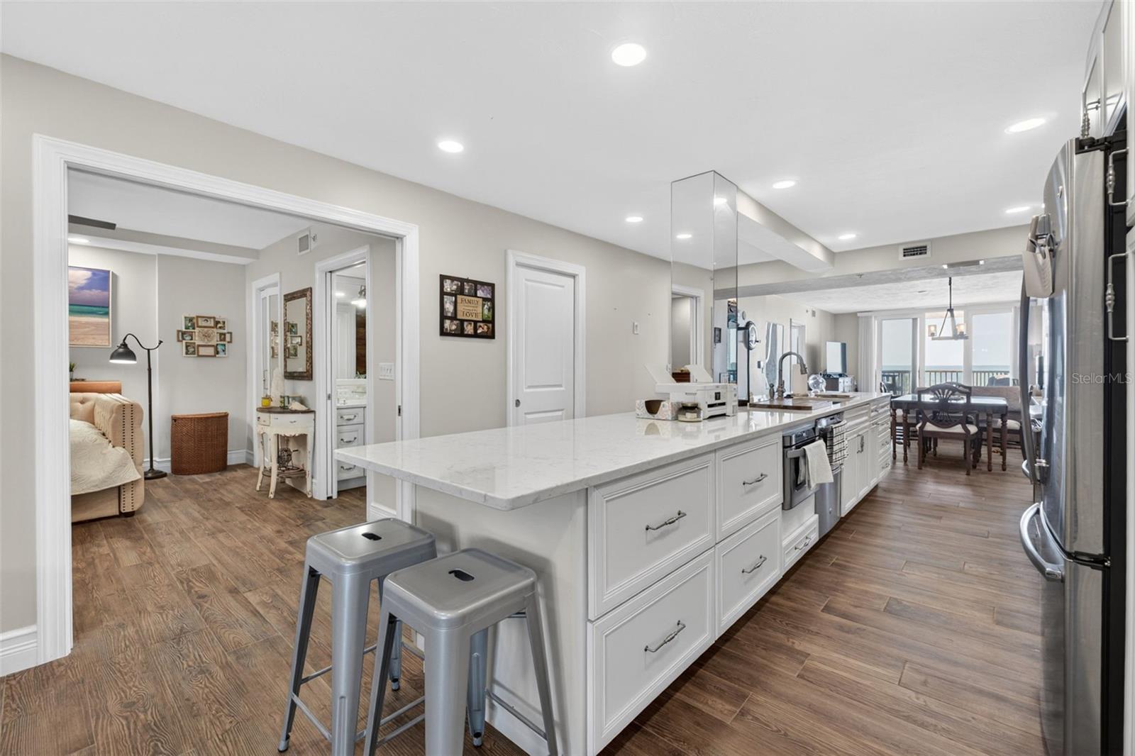 Image 11 of 39 For 4631 Atlantic Avenue 8202