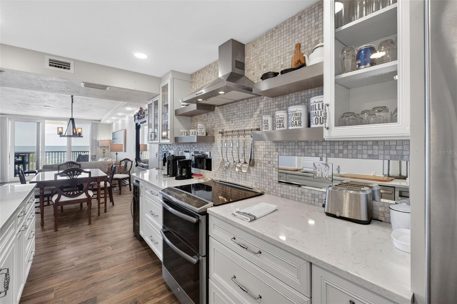 Image 12 of 39 For 4631 Atlantic Avenue 8202