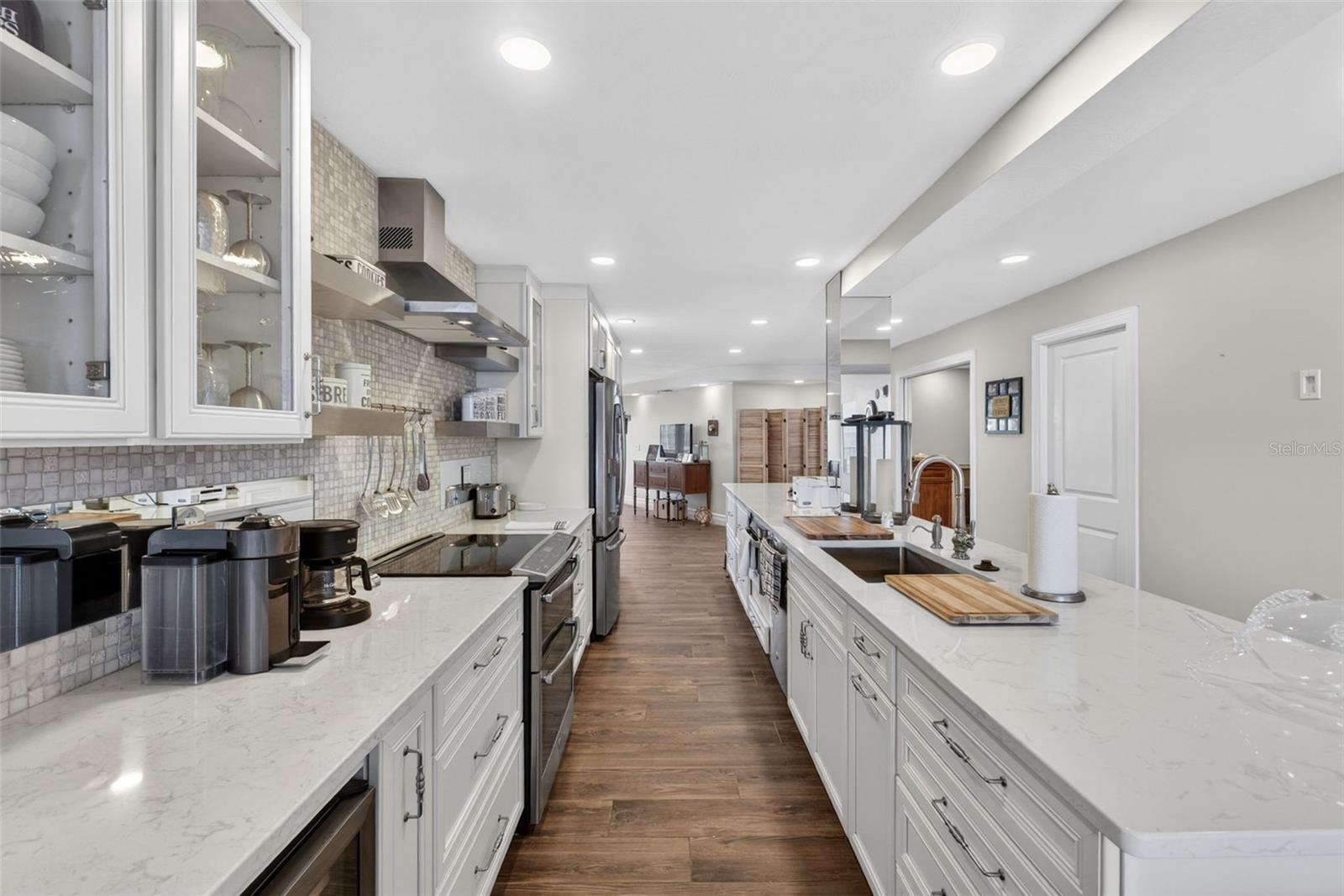 Image 14 of 39 For 4631 Atlantic Avenue 8202