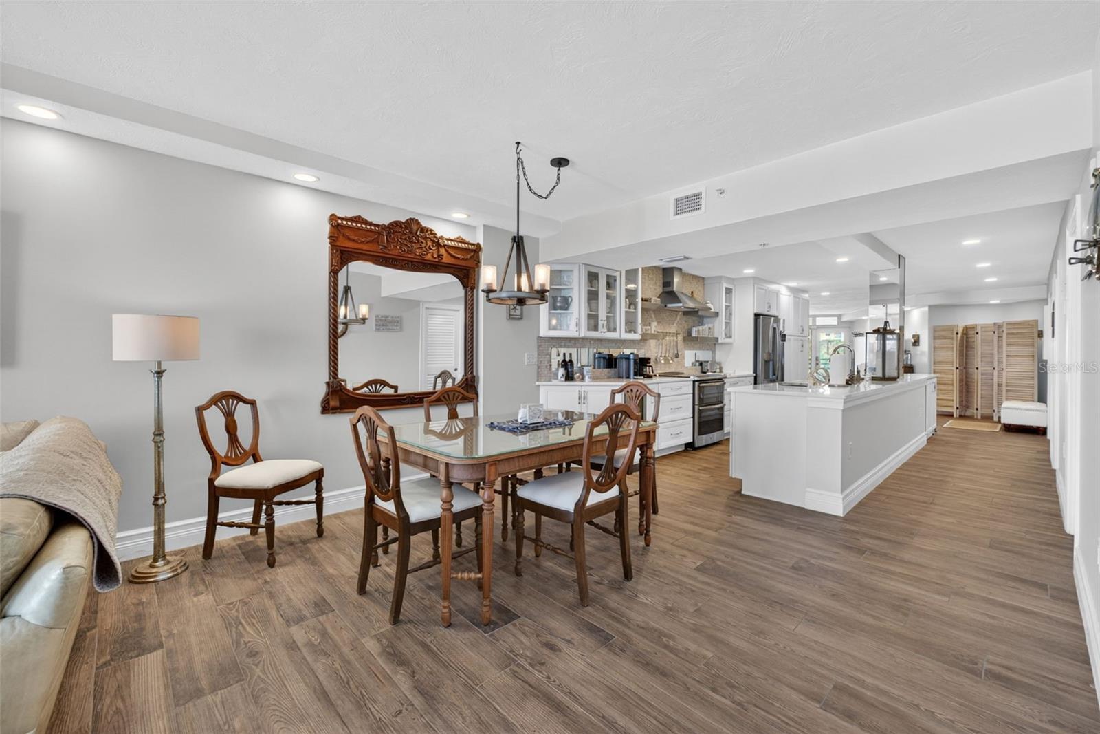 Image 16 of 39 For 4631 Atlantic Avenue 8202
