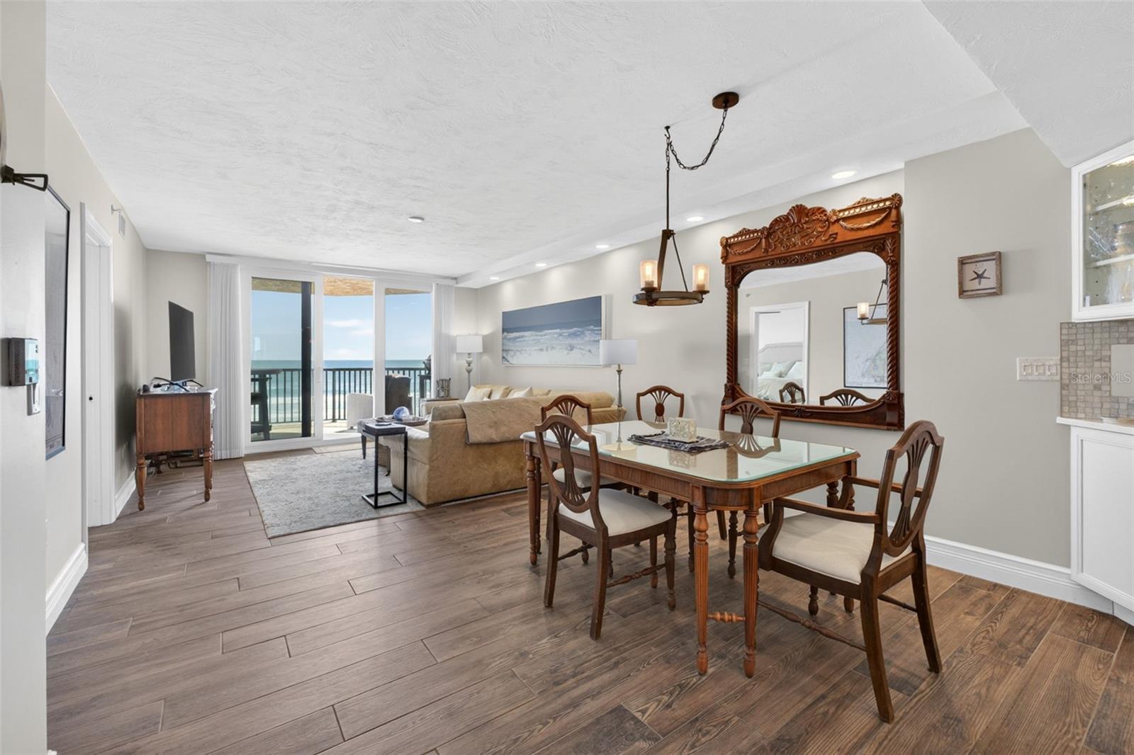 Image 17 of 39 For 4631 Atlantic Avenue 8202