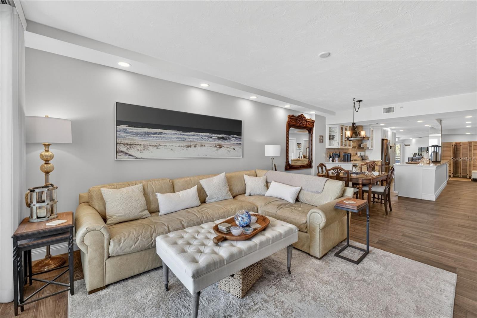 Image 19 of 39 For 4631 Atlantic Avenue 8202