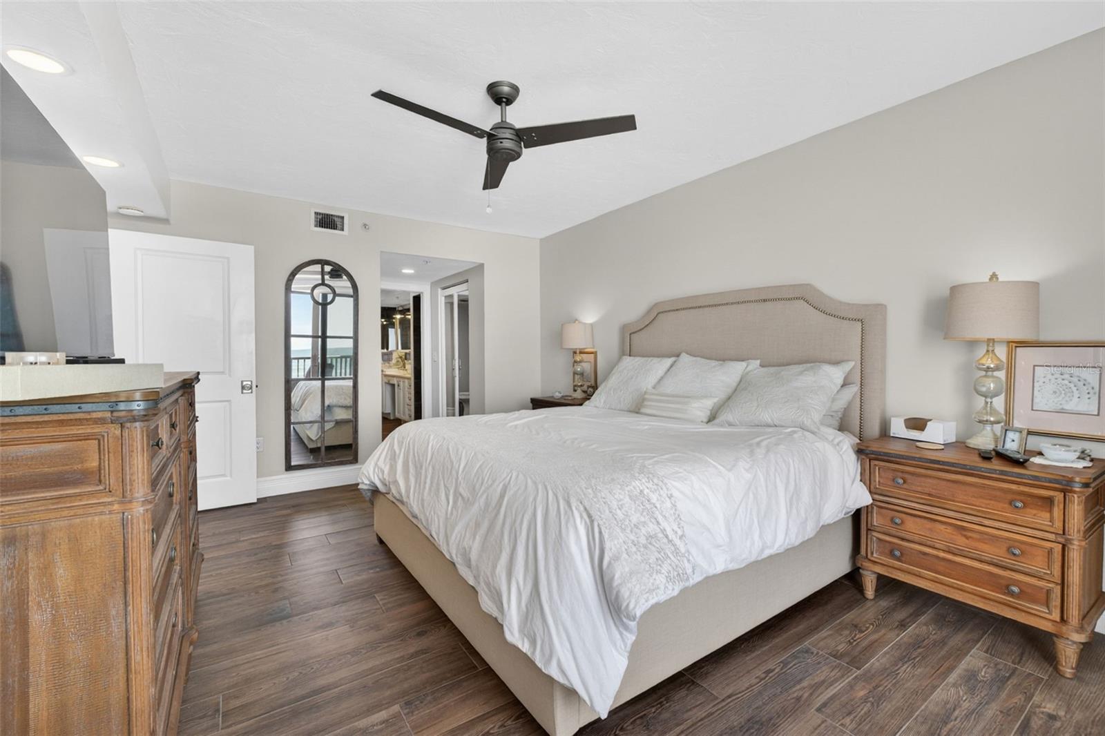 Image 23 of 39 For 4631 Atlantic Avenue 8202