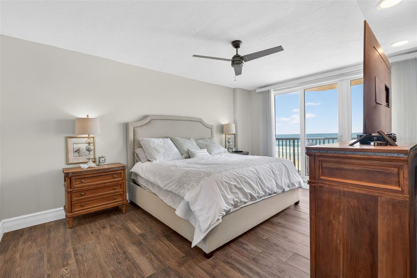 Image 24 of 39 For 4631 Atlantic Avenue 8202