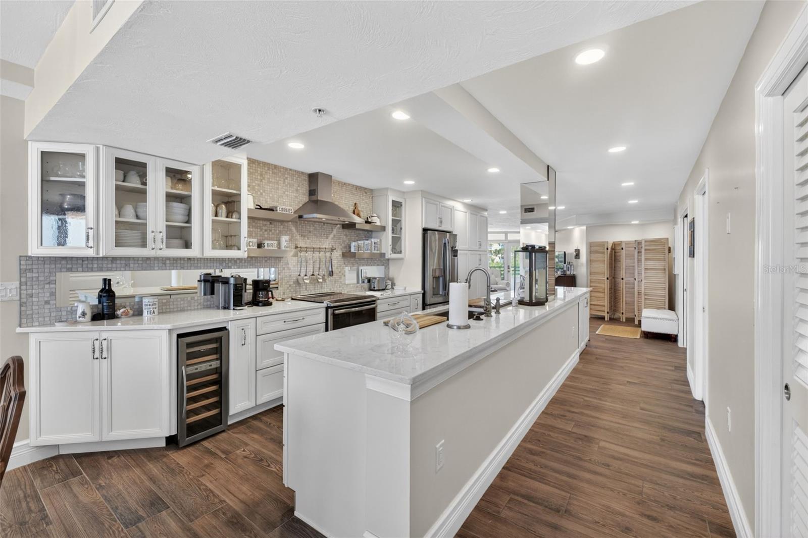 Image 3 of 39 For 4631 Atlantic Avenue 8202