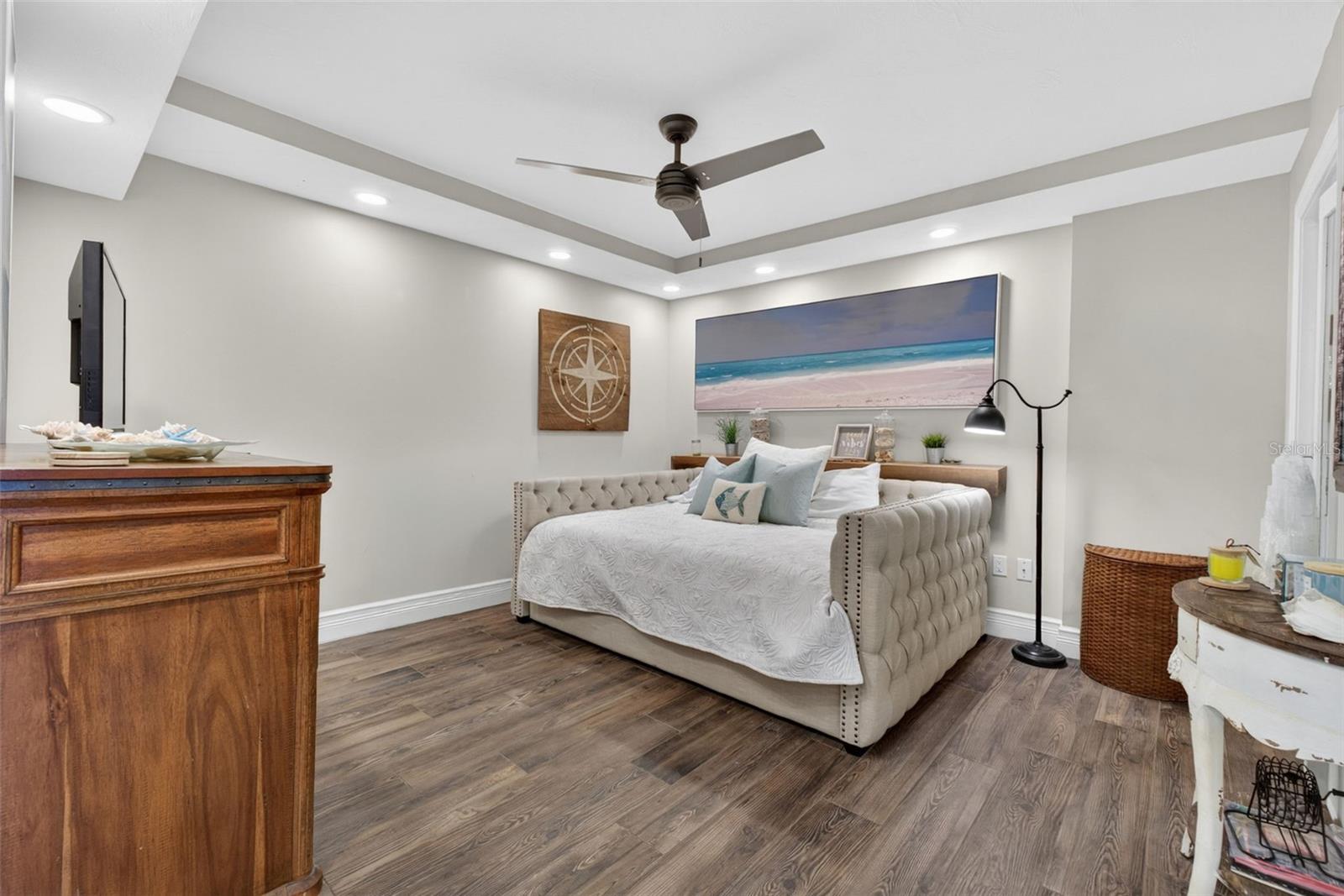 Image 30 of 39 For 4631 Atlantic Avenue 8202