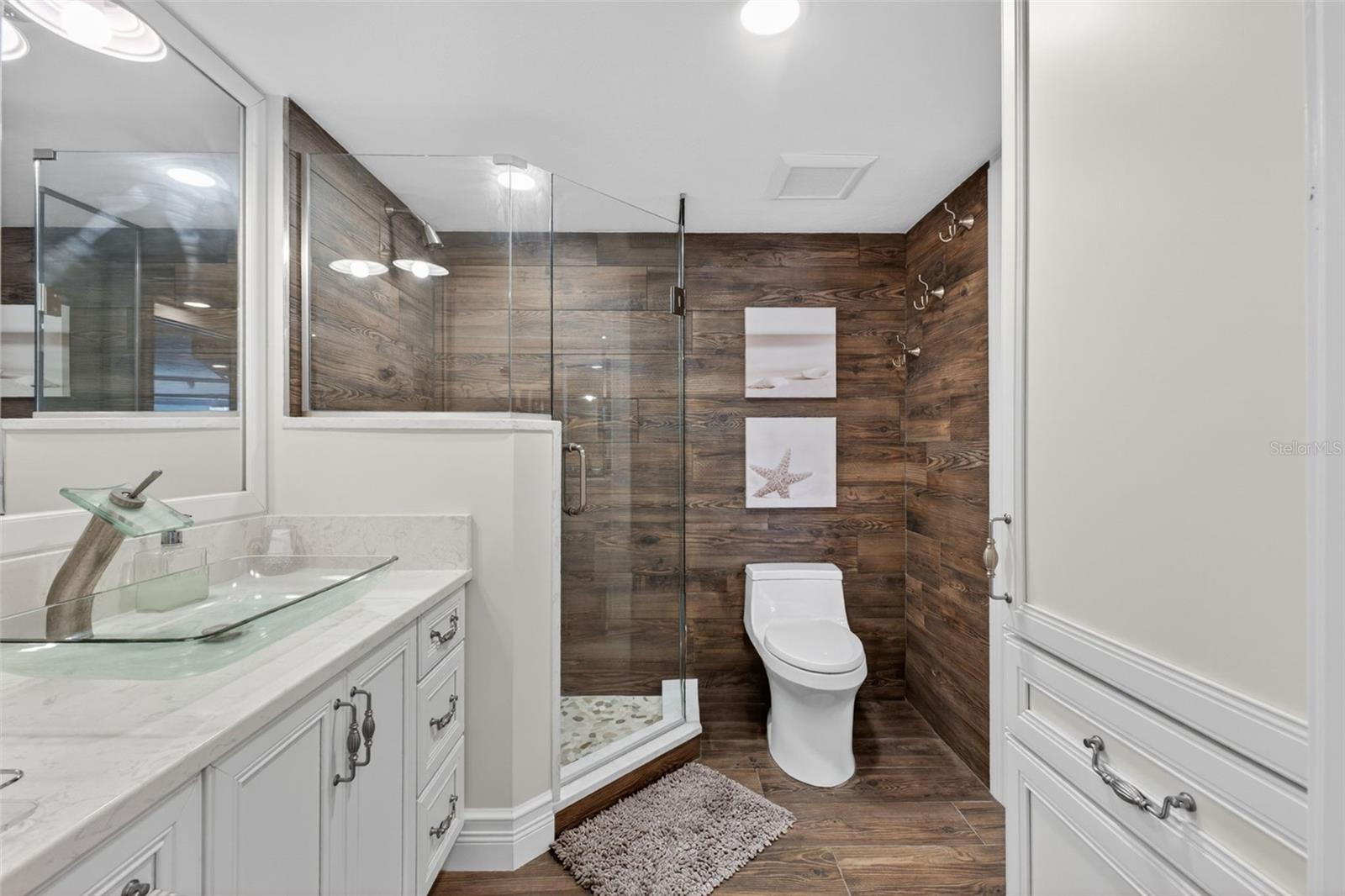 Image 32 of 39 For 4631 Atlantic Avenue 8202