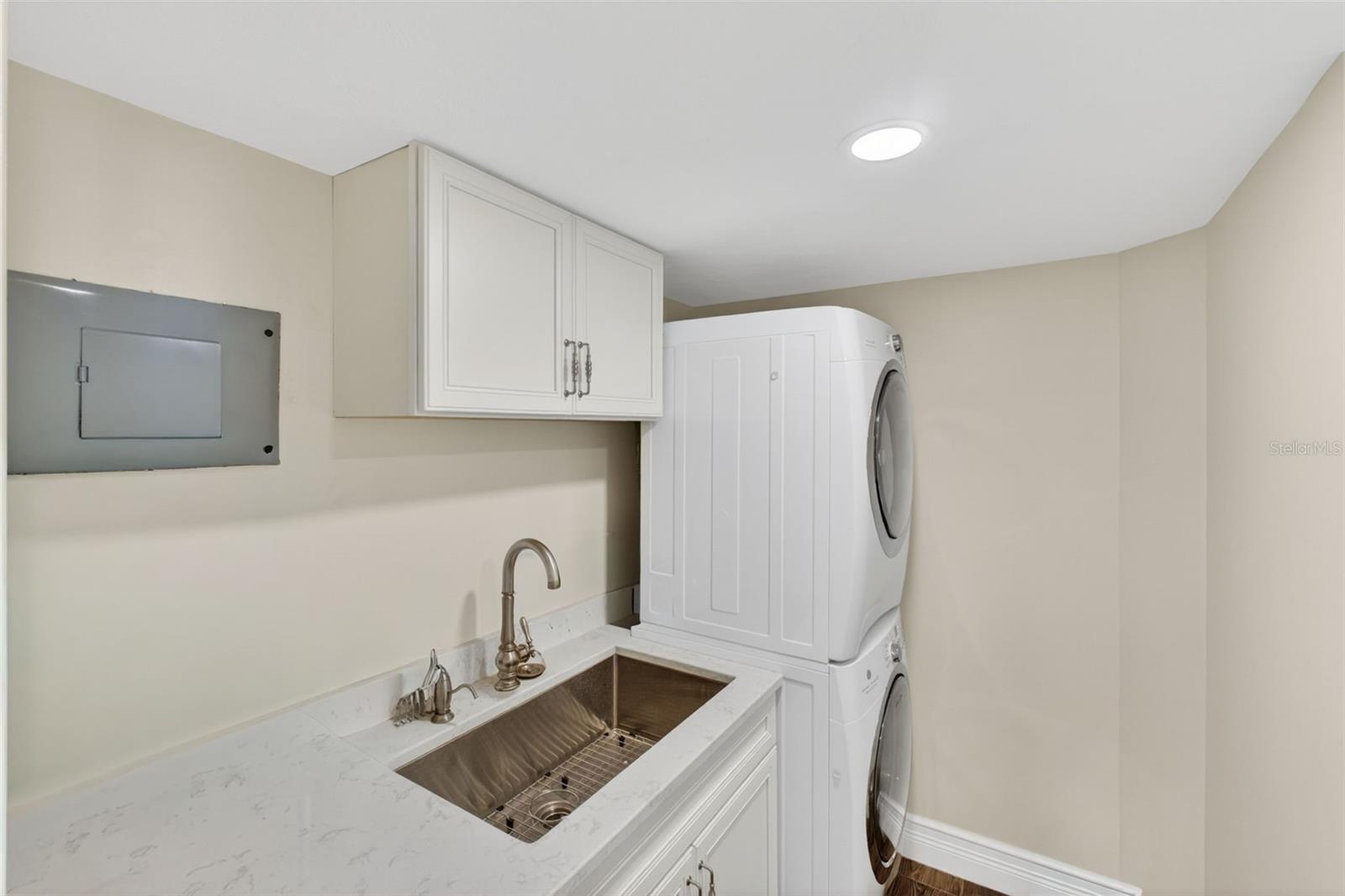Image 35 of 39 For 4631 Atlantic Avenue 8202