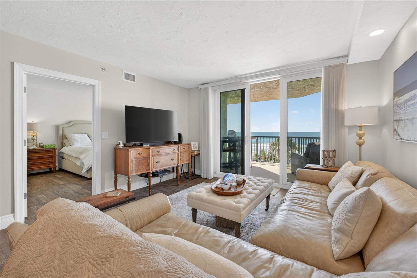 Image 4 of 39 For 4631 Atlantic Avenue 8202