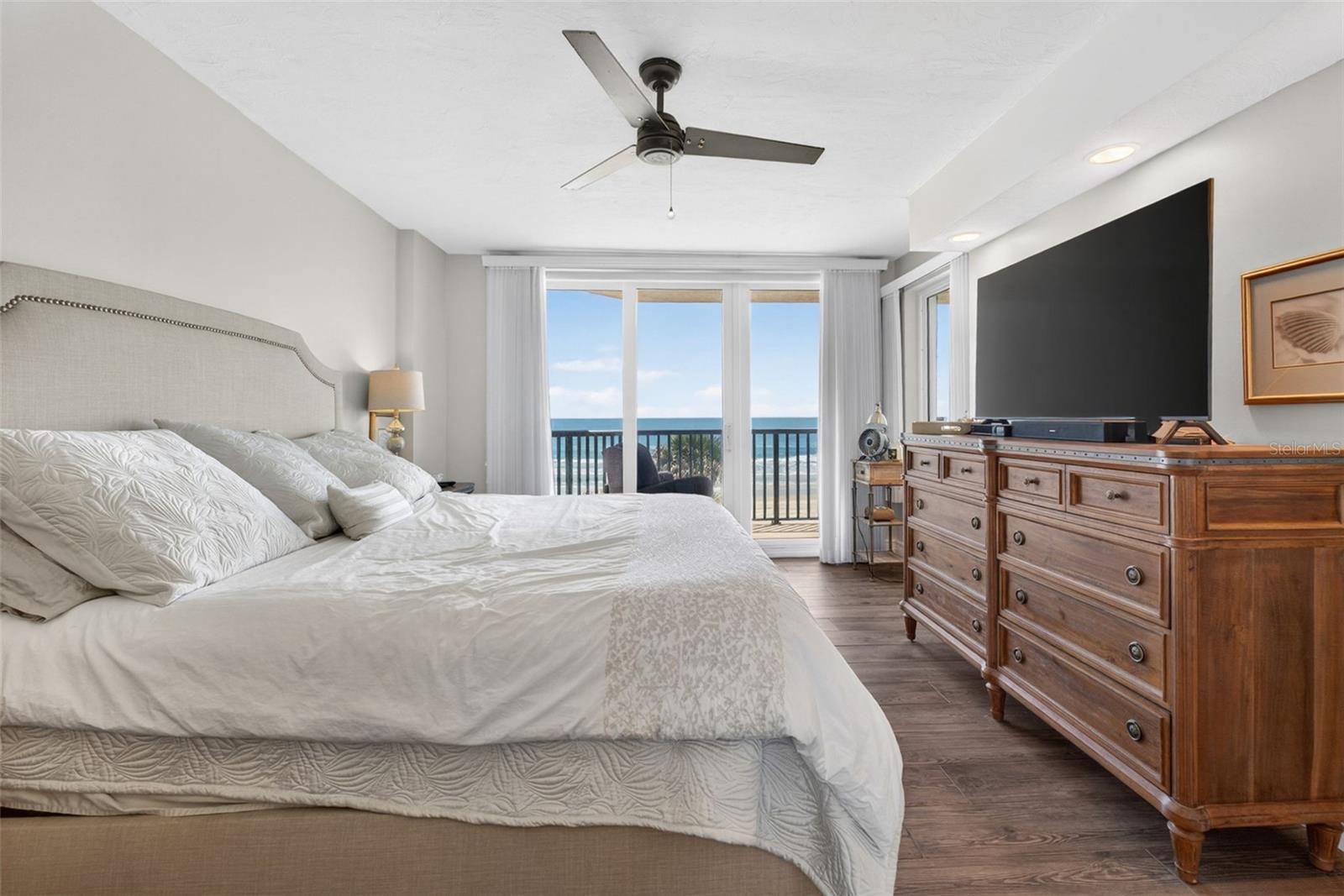 Image 5 of 39 For 4631 Atlantic Avenue 8202