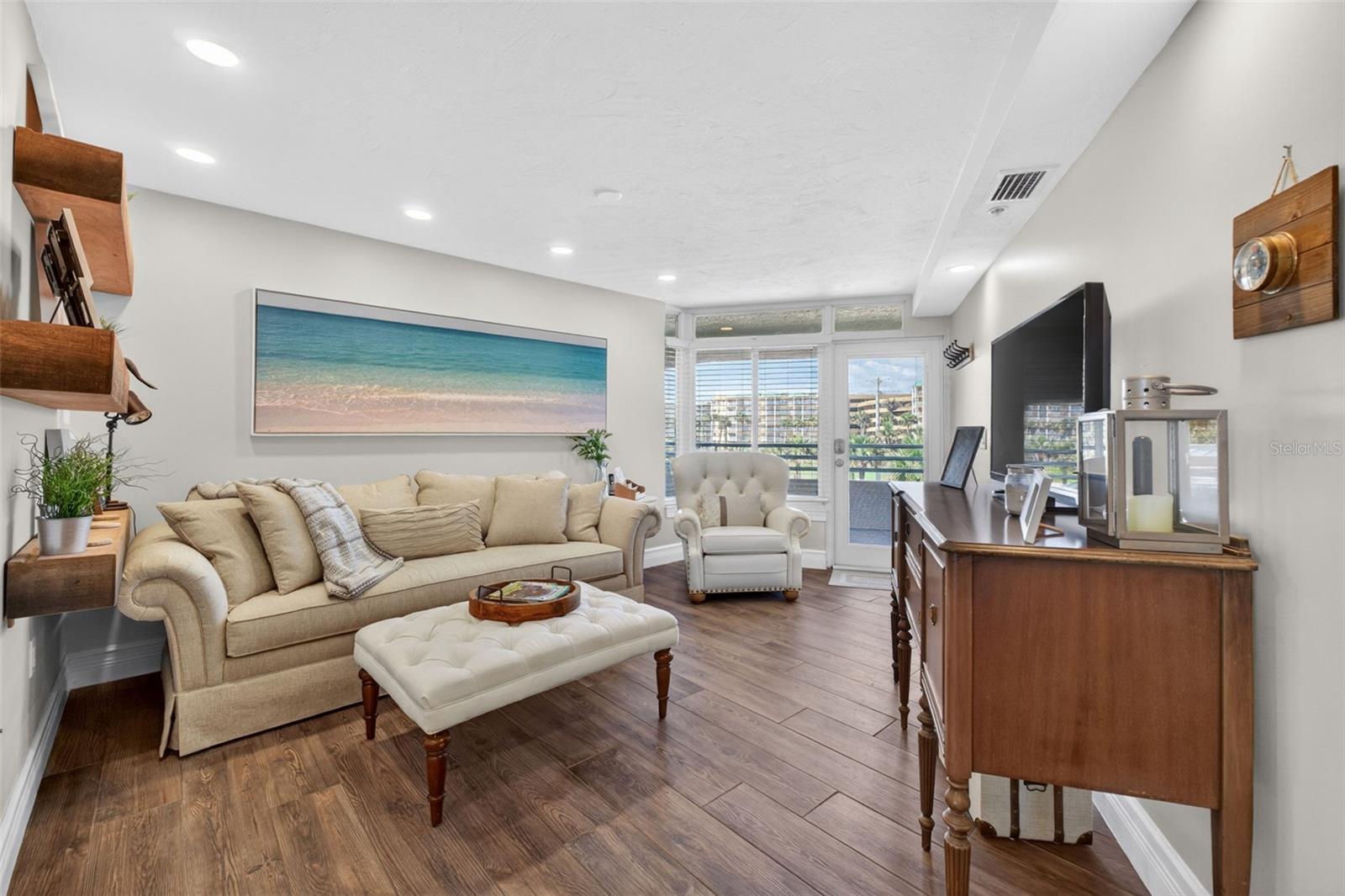 Image 9 of 39 For 4631 Atlantic Avenue 8202