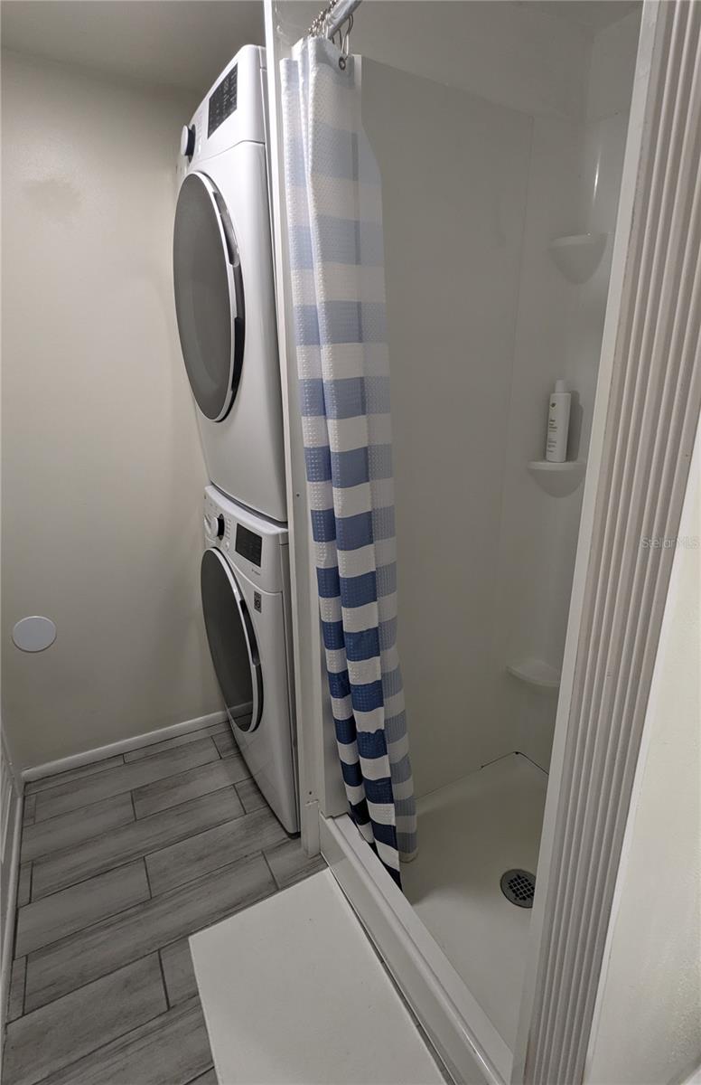 Image 16 of 25 For 7484 Canford Court 8