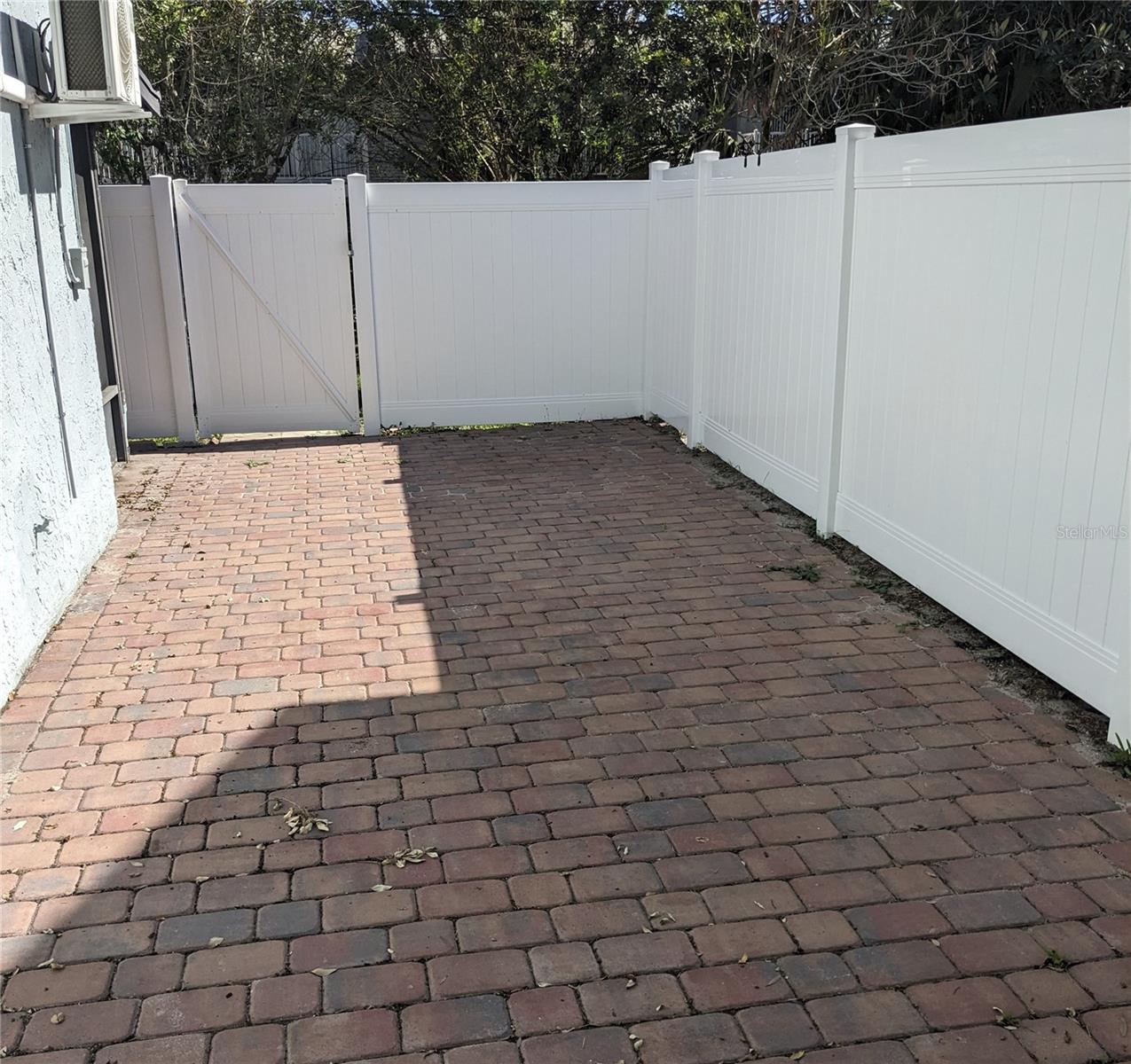 Image 17 of 25 For 7484 Canford Court 8