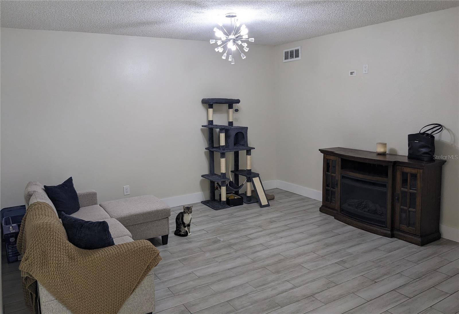 Image 2 of 25 For 7484 Canford Court 8