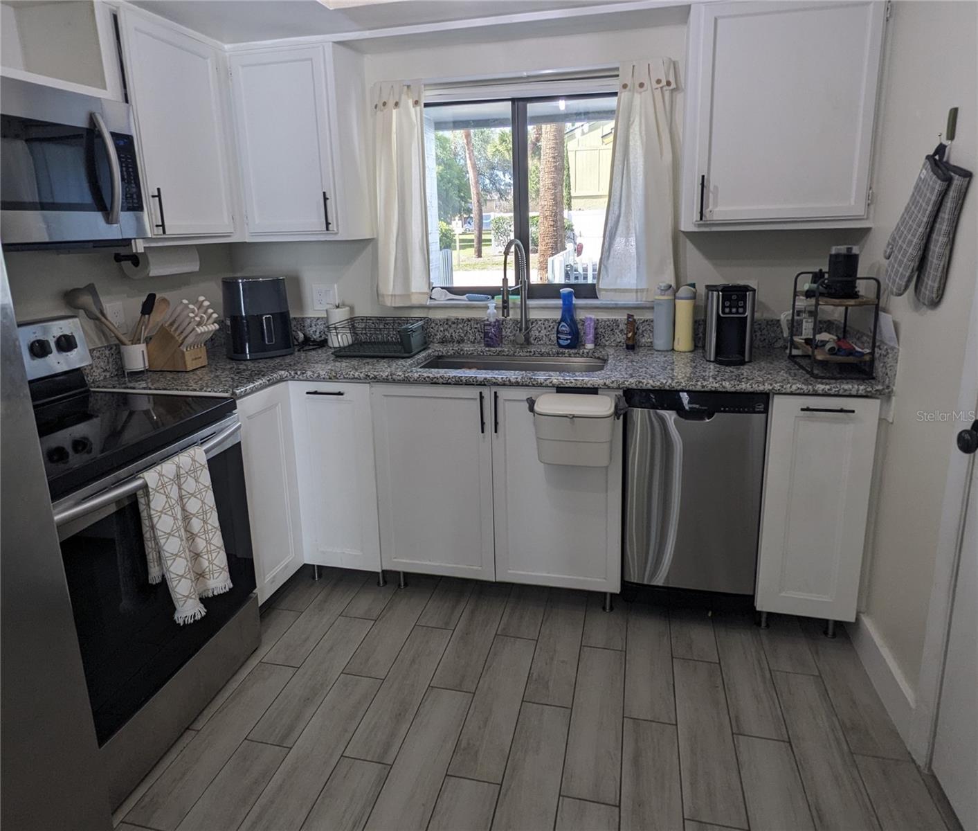 Image 4 of 25 For 7484 Canford Court 8