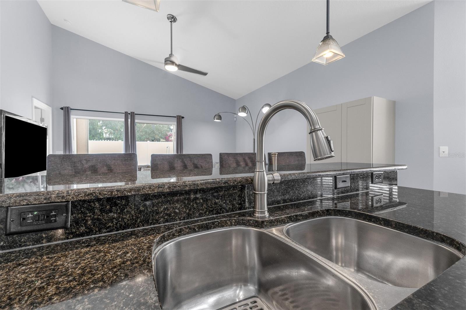 Image 11 of 39 For 2154 Oakington Street