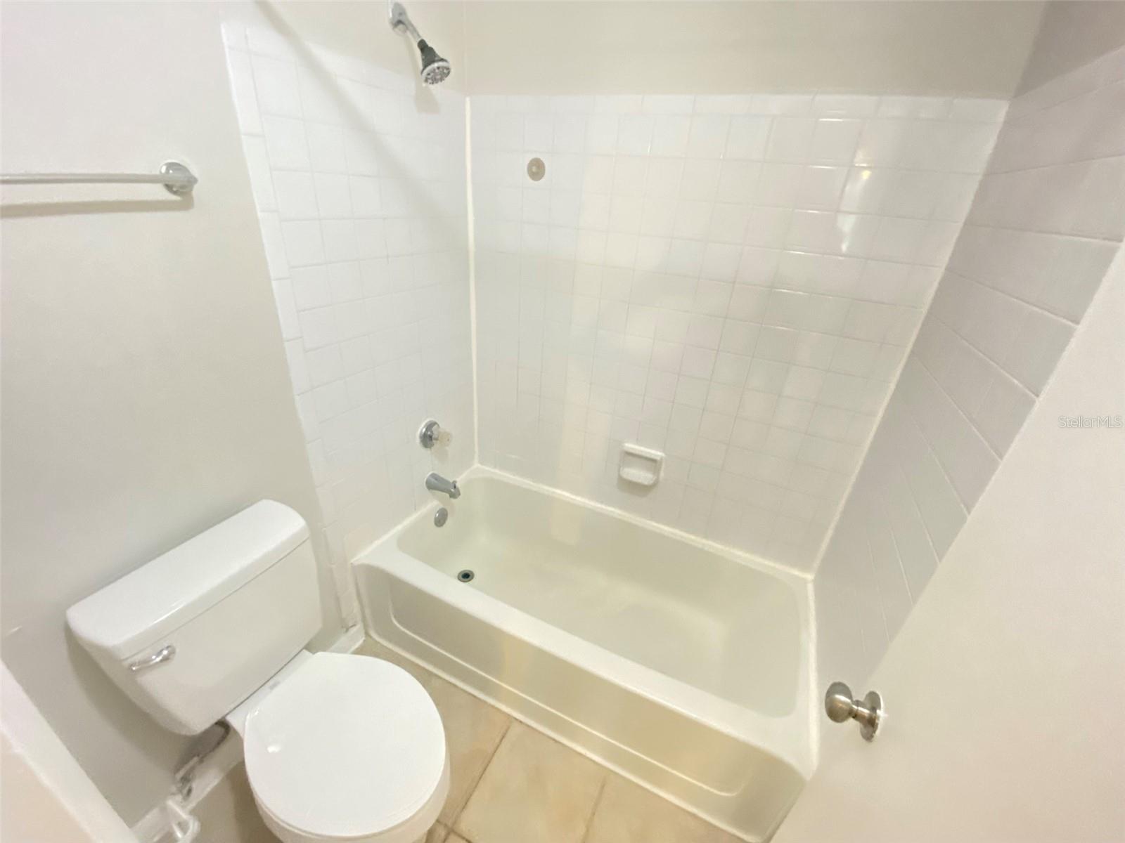 Listing photo id 8 for 208 Afton Square 203