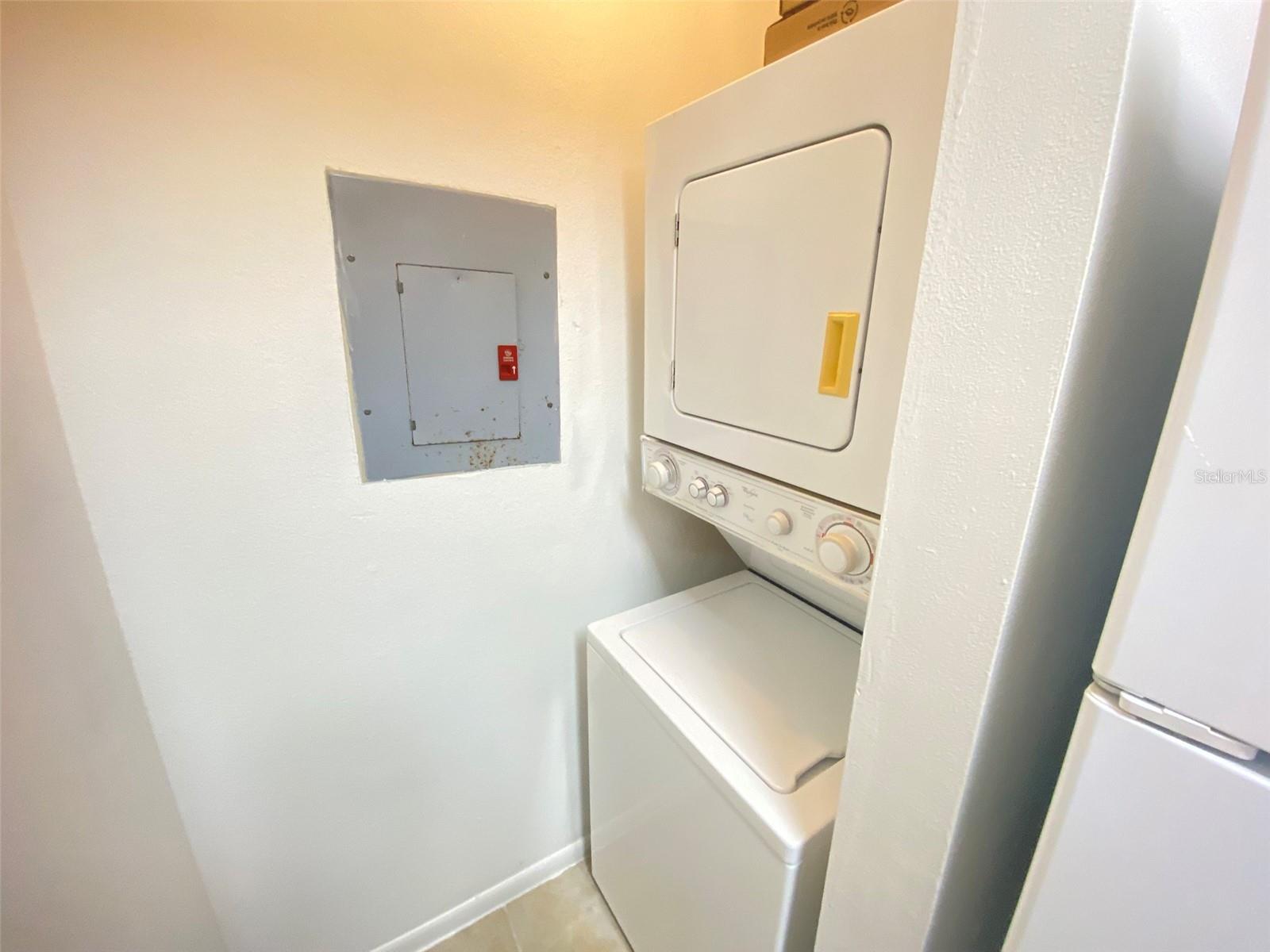 Listing photo id 3 for 208 Afton Square 203