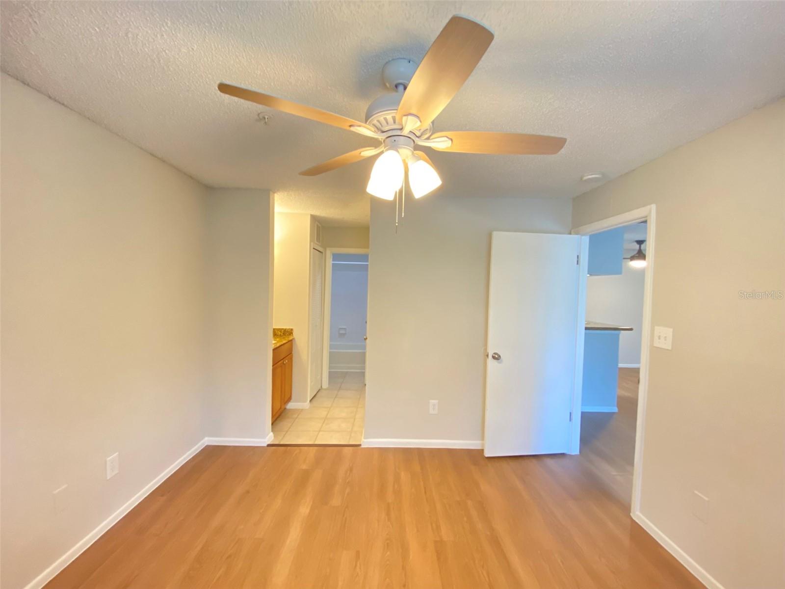 Listing photo id 6 for 208 Afton Square 203