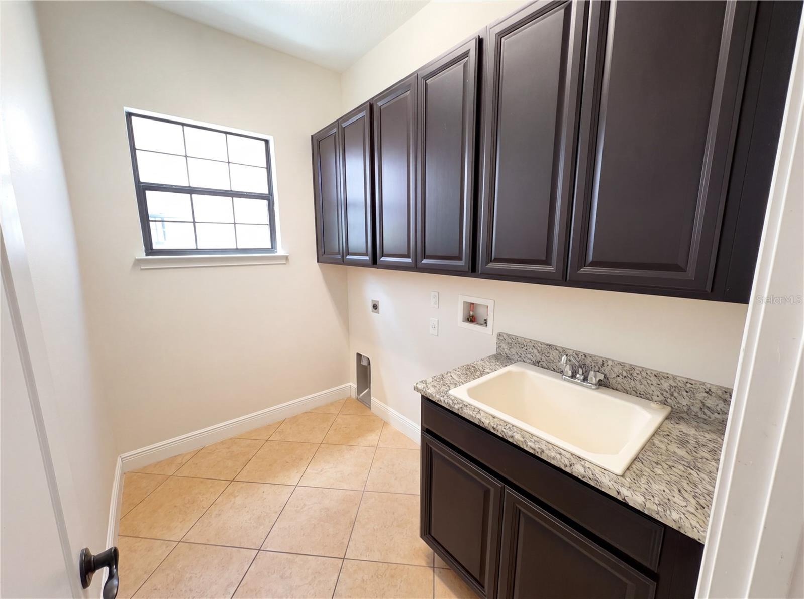 Image 24 of 35 For 13190 Woodford Street