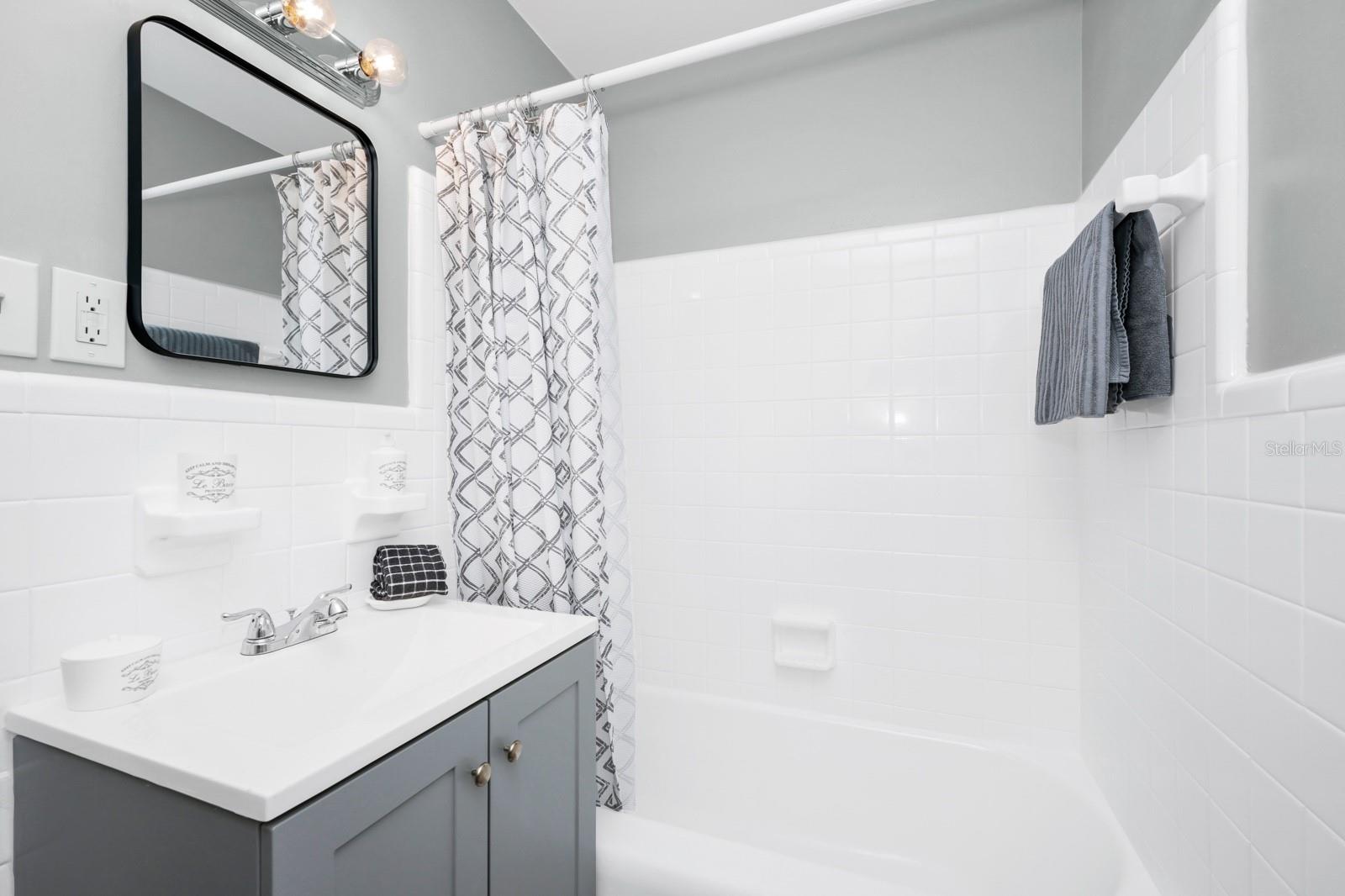 Image 21 of 38 For 511 Alder Avenue