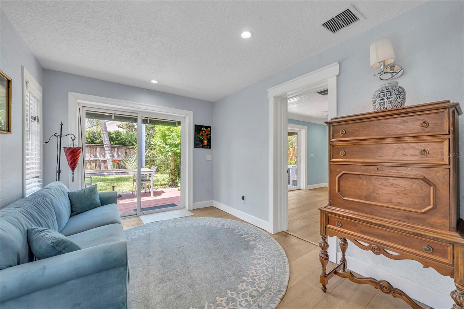 Image 18 of 45 For 1611 Chestnut Avenue