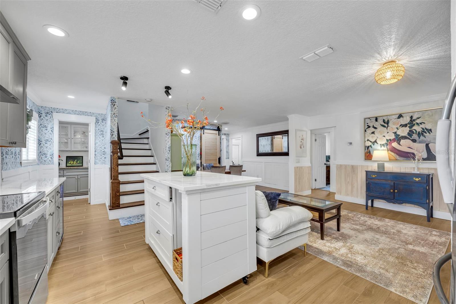 Image 6 of 45 For 1611 Chestnut Avenue