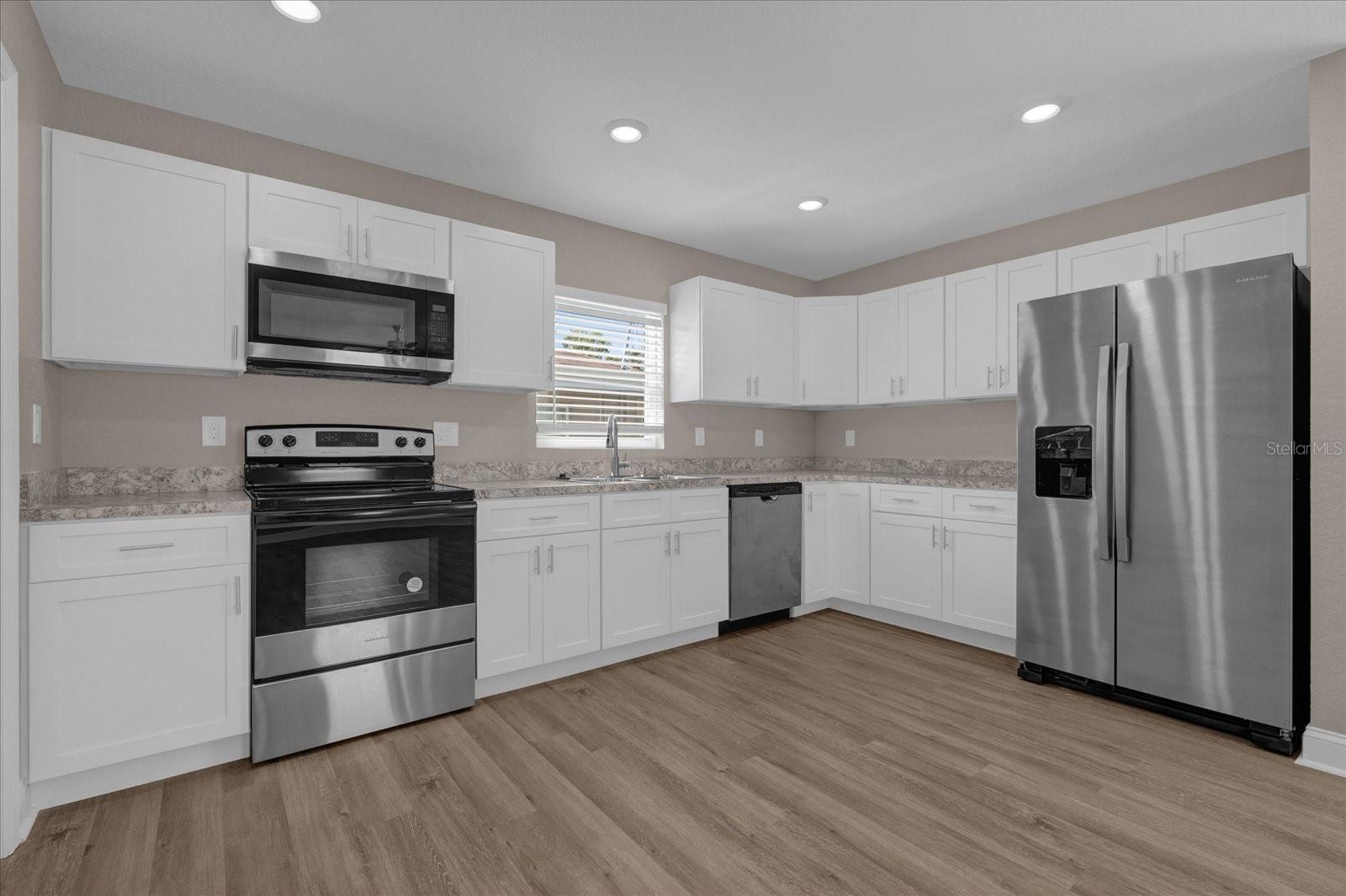 Image 10 of 21 For 324 Avenue Y Ne B