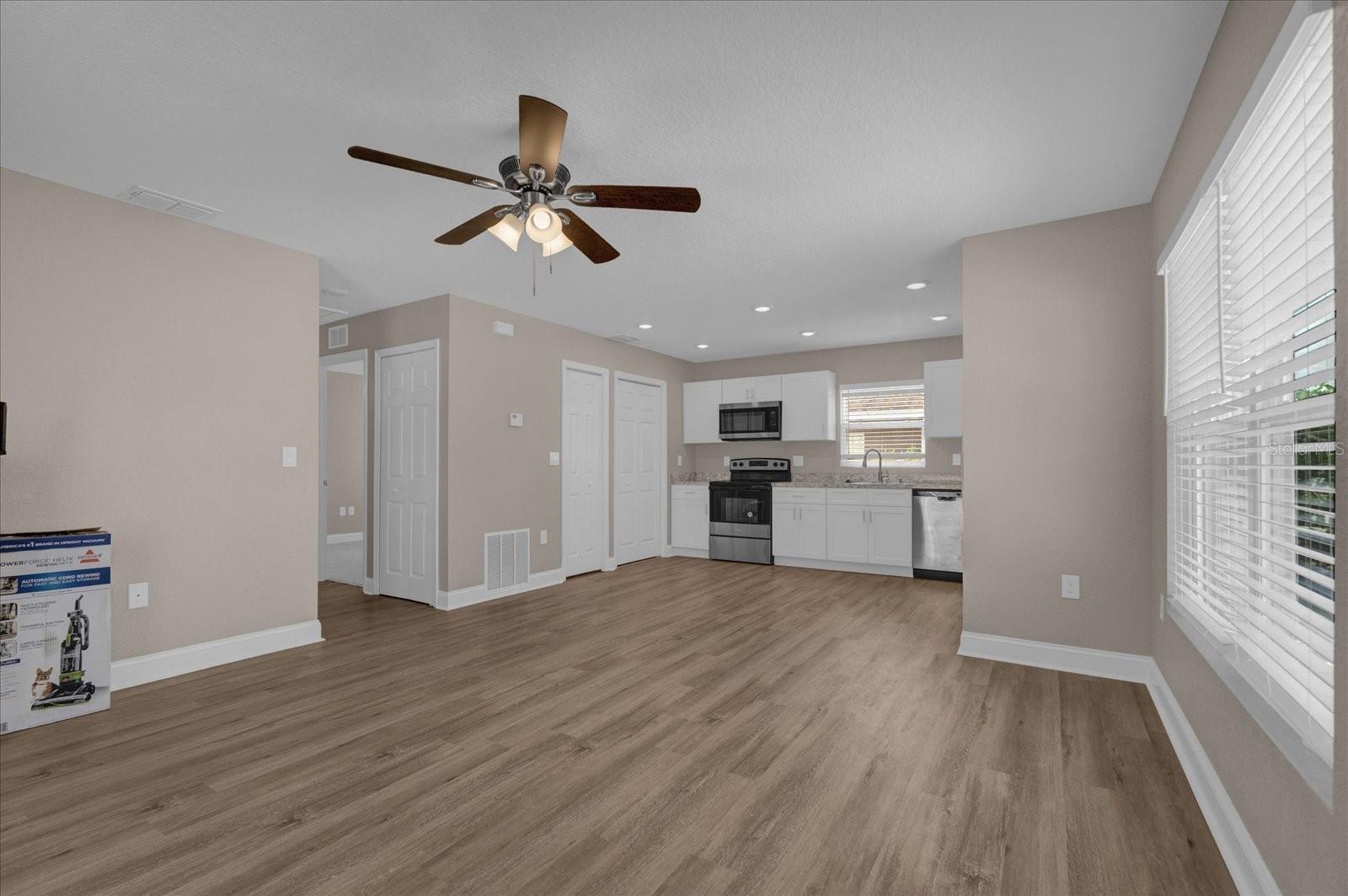 Image 13 of 21 For 324 Avenue Y Ne B