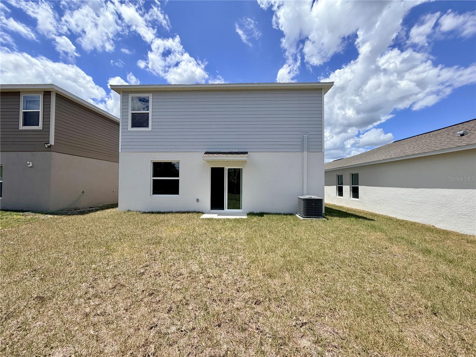 Listing photo id 10 for 368 Kayden Cove